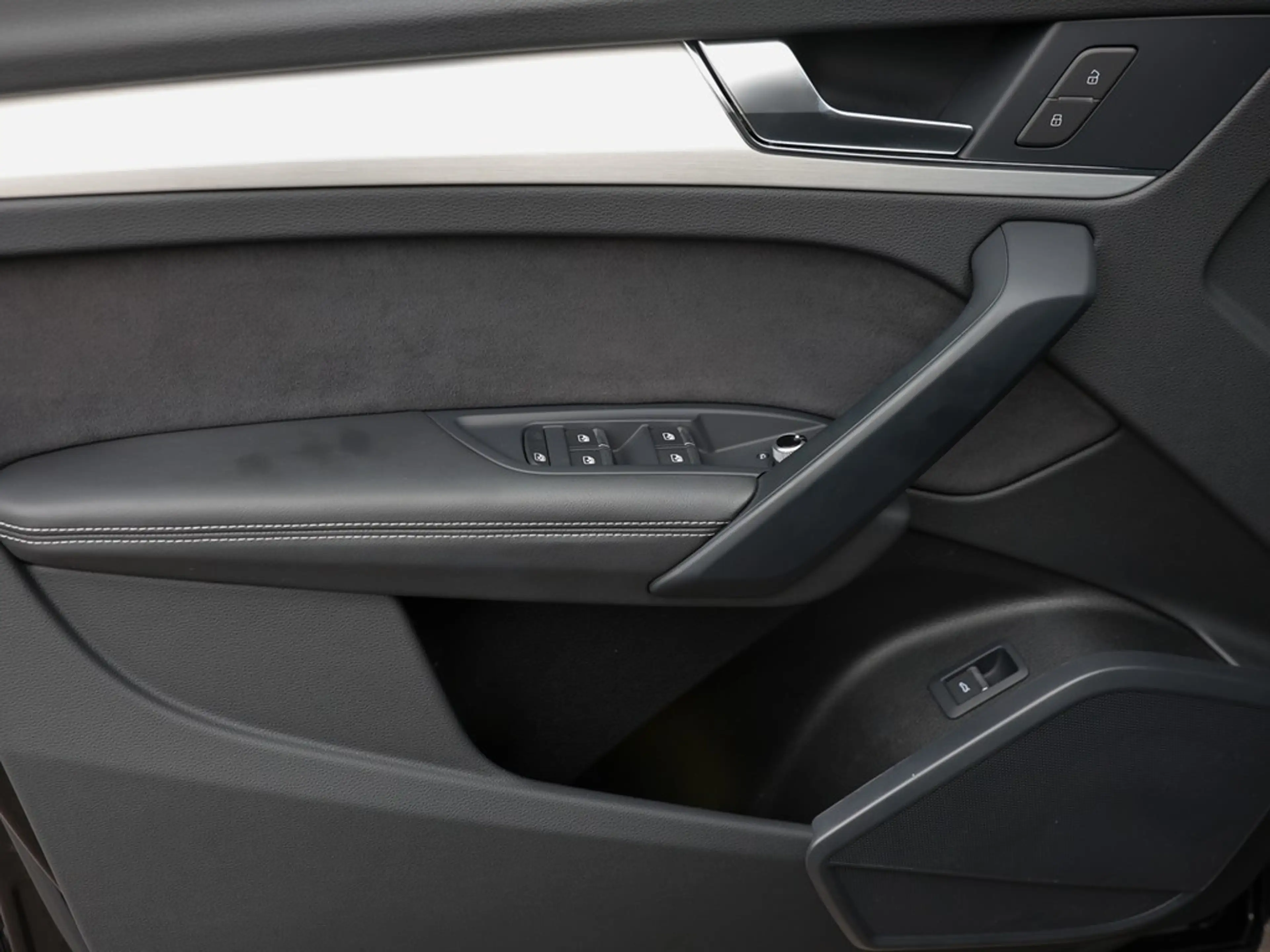 Audi Q5 40 TDI S line competition + Panorama AHK ACC — photo 22
