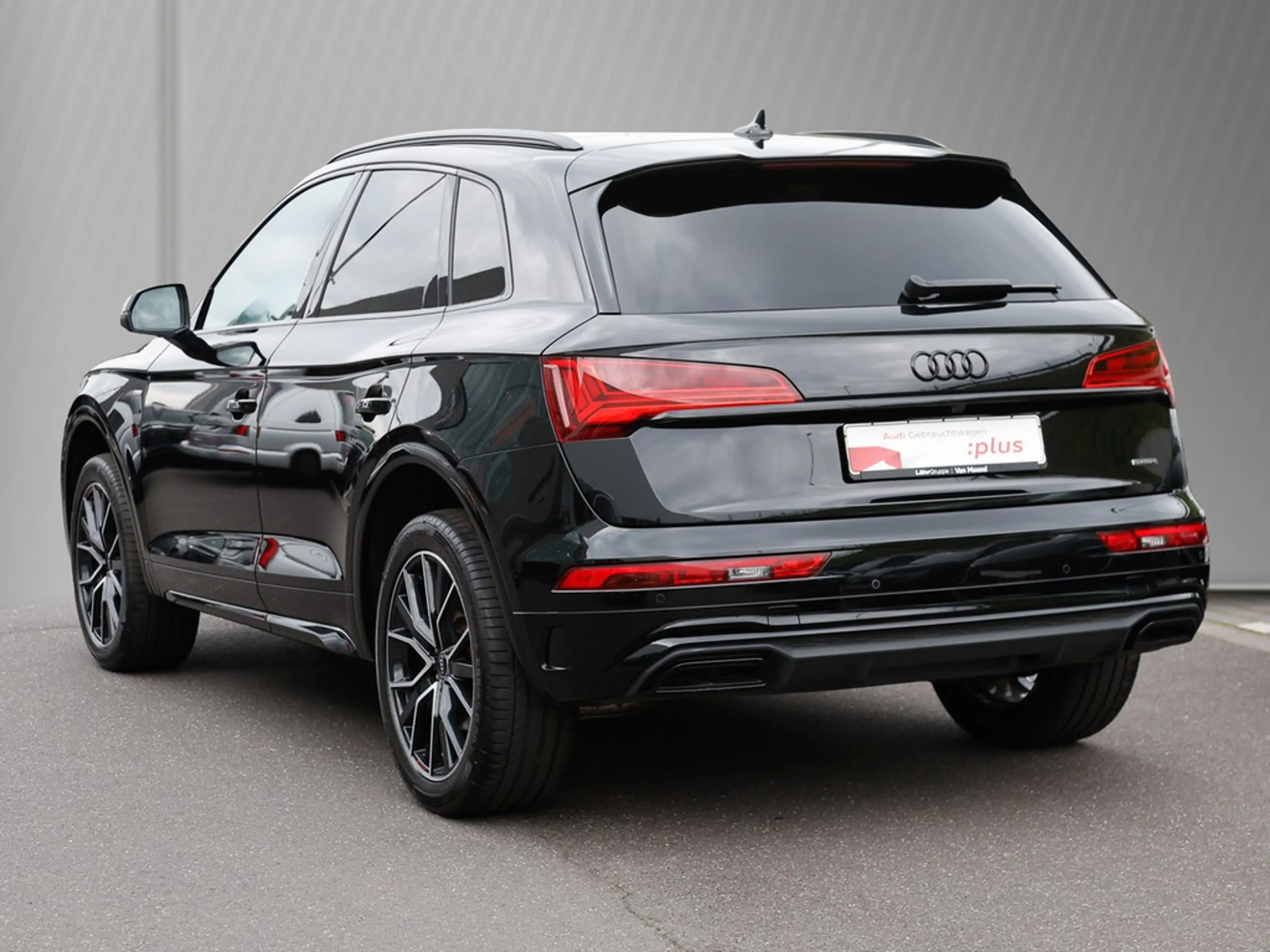 Audi Q5 40 TDI S line competition + Panorama AHK ACC — photo 6
