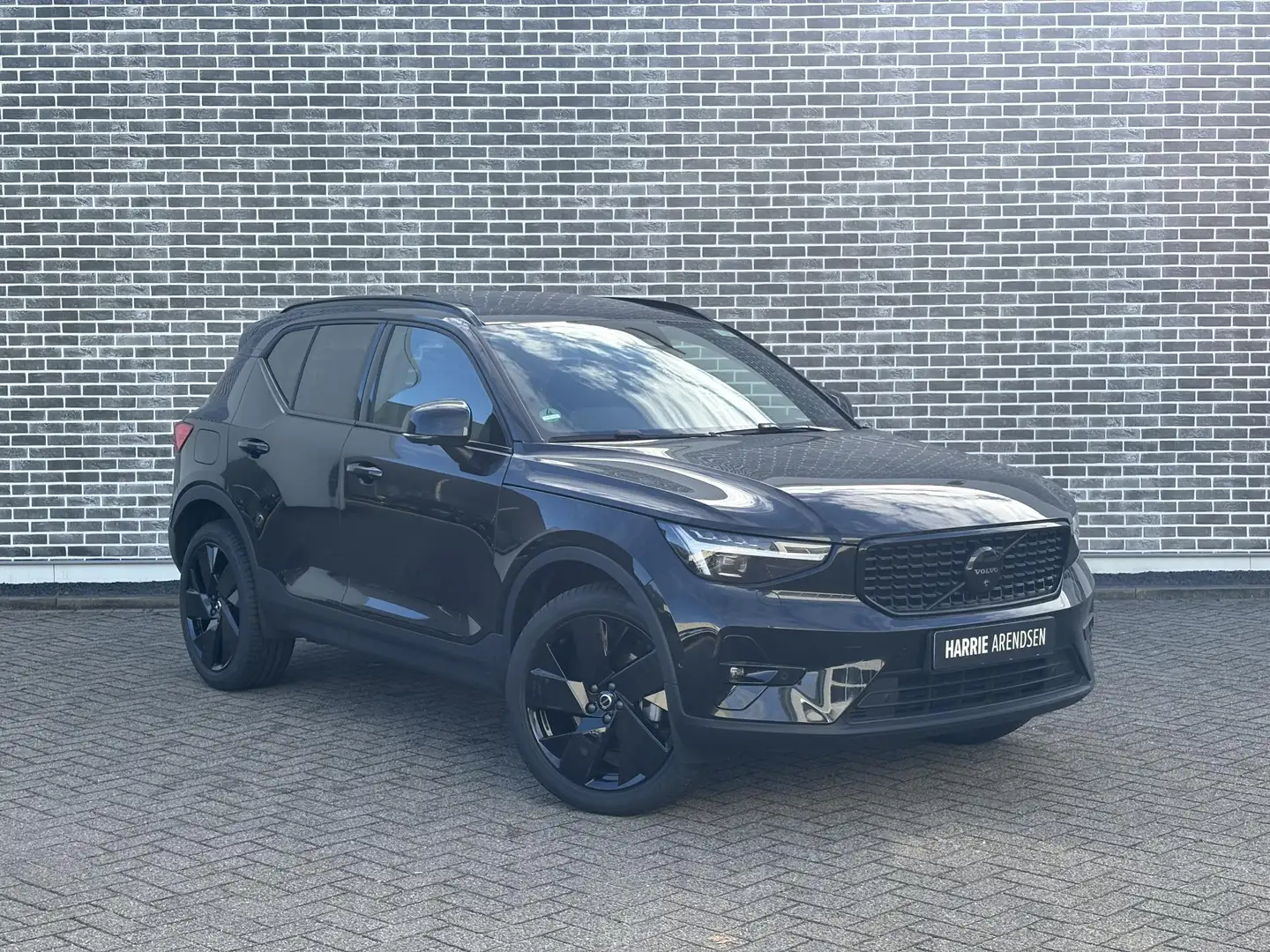 Volvo XC40 2.0 B3 Plus Black Edition | Panoramadak | Pixel LE Noir - 2