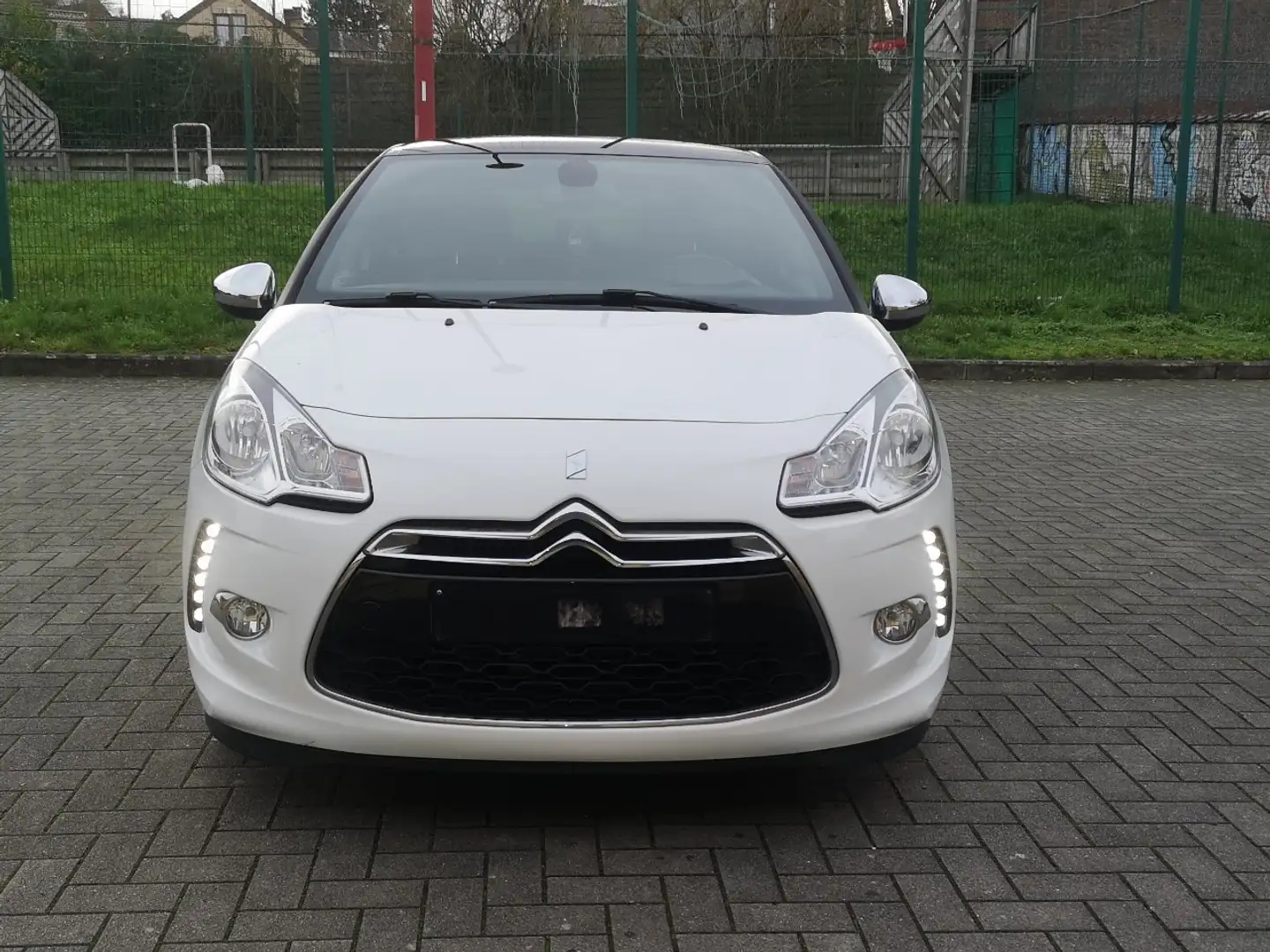 Citroen DS3 1.2 VTi So Chic Wit - 2