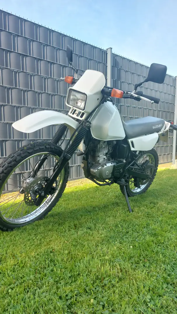 Suzuki DR 125 SE White - 1