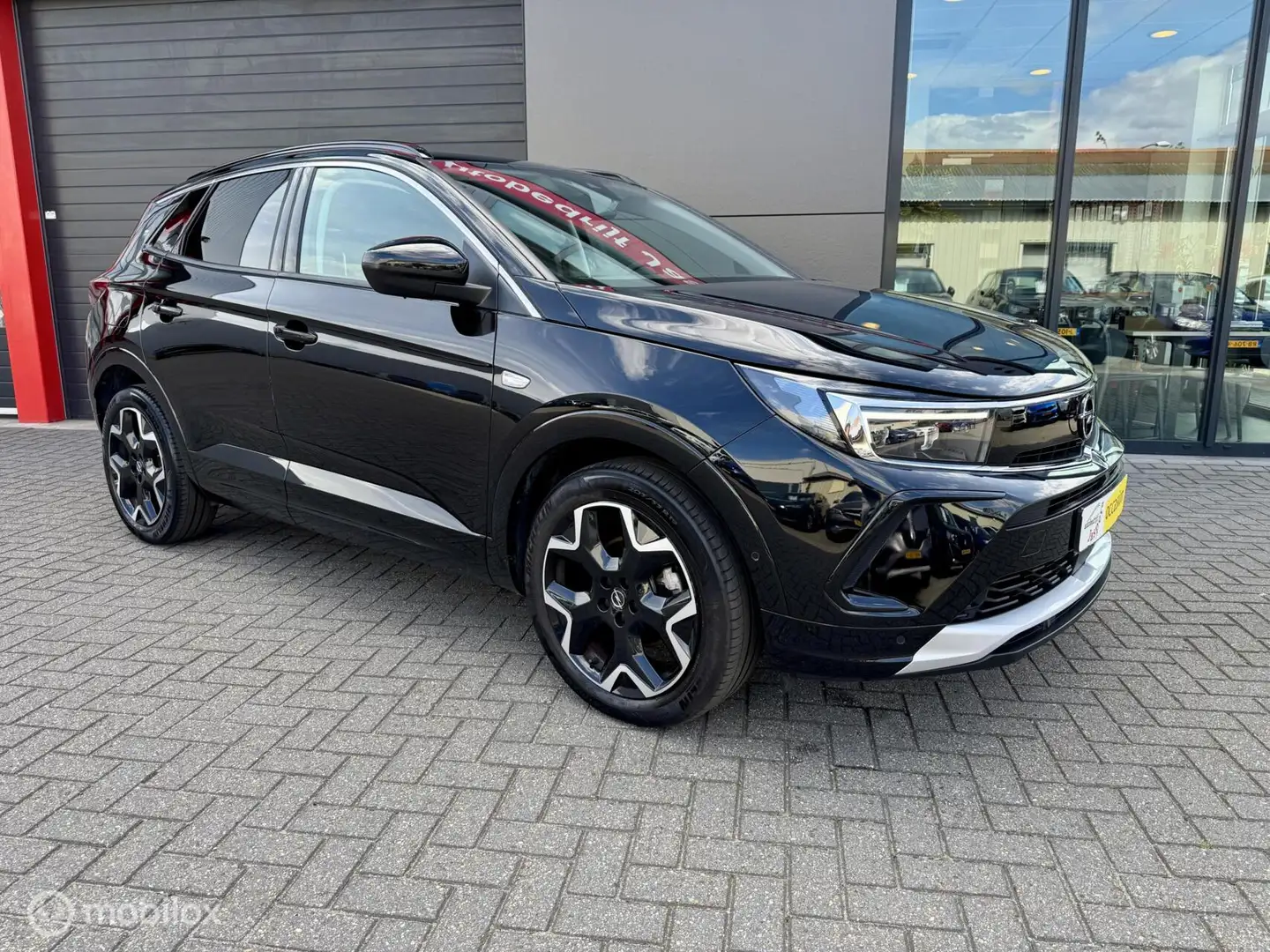 Opel Grandland 1.2 Turbo Hybrid Ultimate Zwart - 2