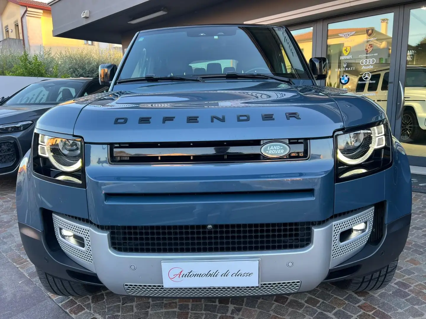 Land Rover Defender Defender 110  3.0d i6 mhev HSE awd 250cv-7 POSTI Grigio - 2