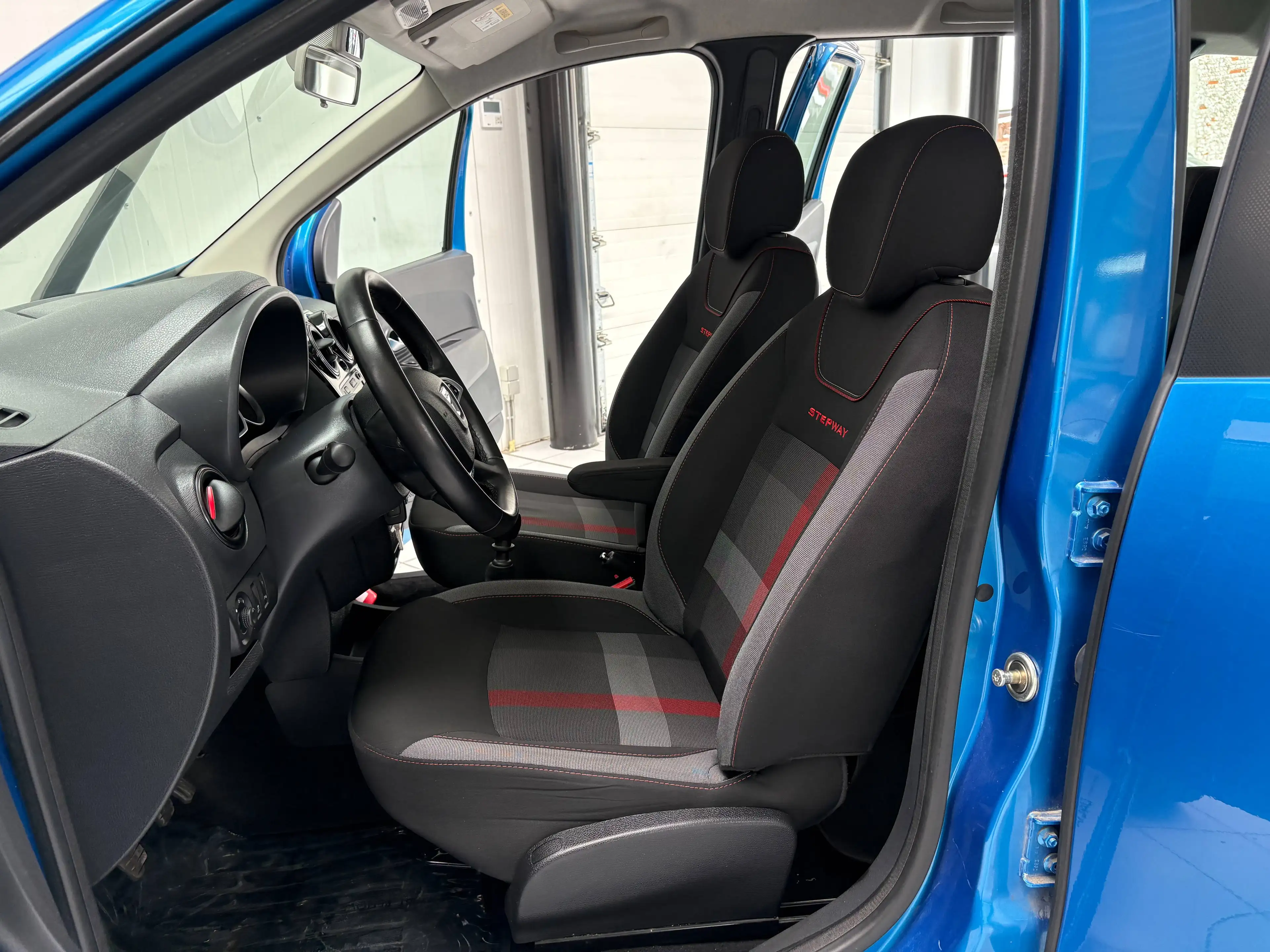Dacia Lodgy Lodgy Stepway 1.3 TCe *TECHROAD * 7PL * GPS * CAMERA * PDC * CARPLAY * JANTES* — photo 14