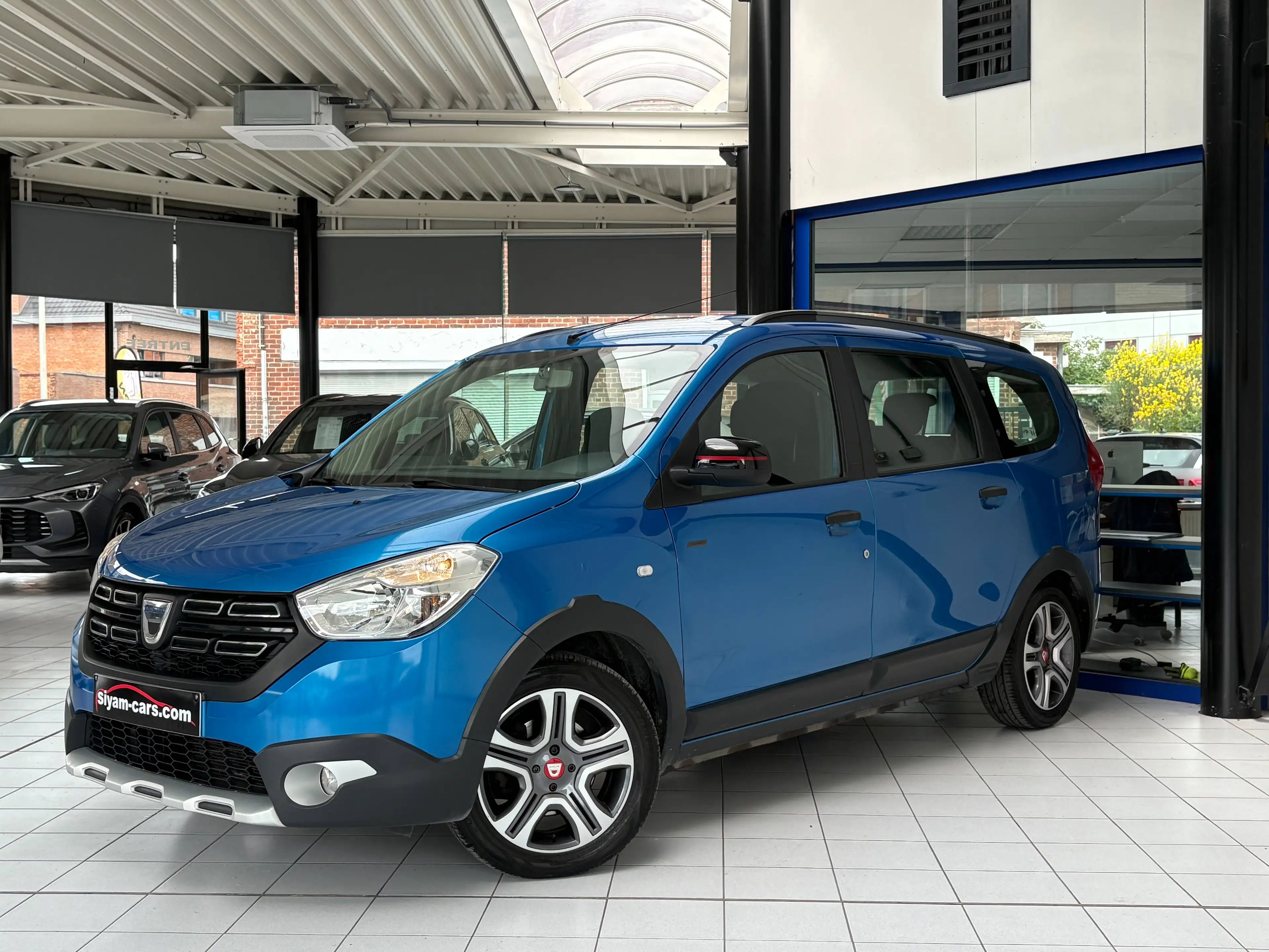 Dacia Lodgy Lodgy Stepway 1.3 TCe *TECHROAD * 7PL * GPS * CAMERA * PDC * CARPLAY * JANTES*