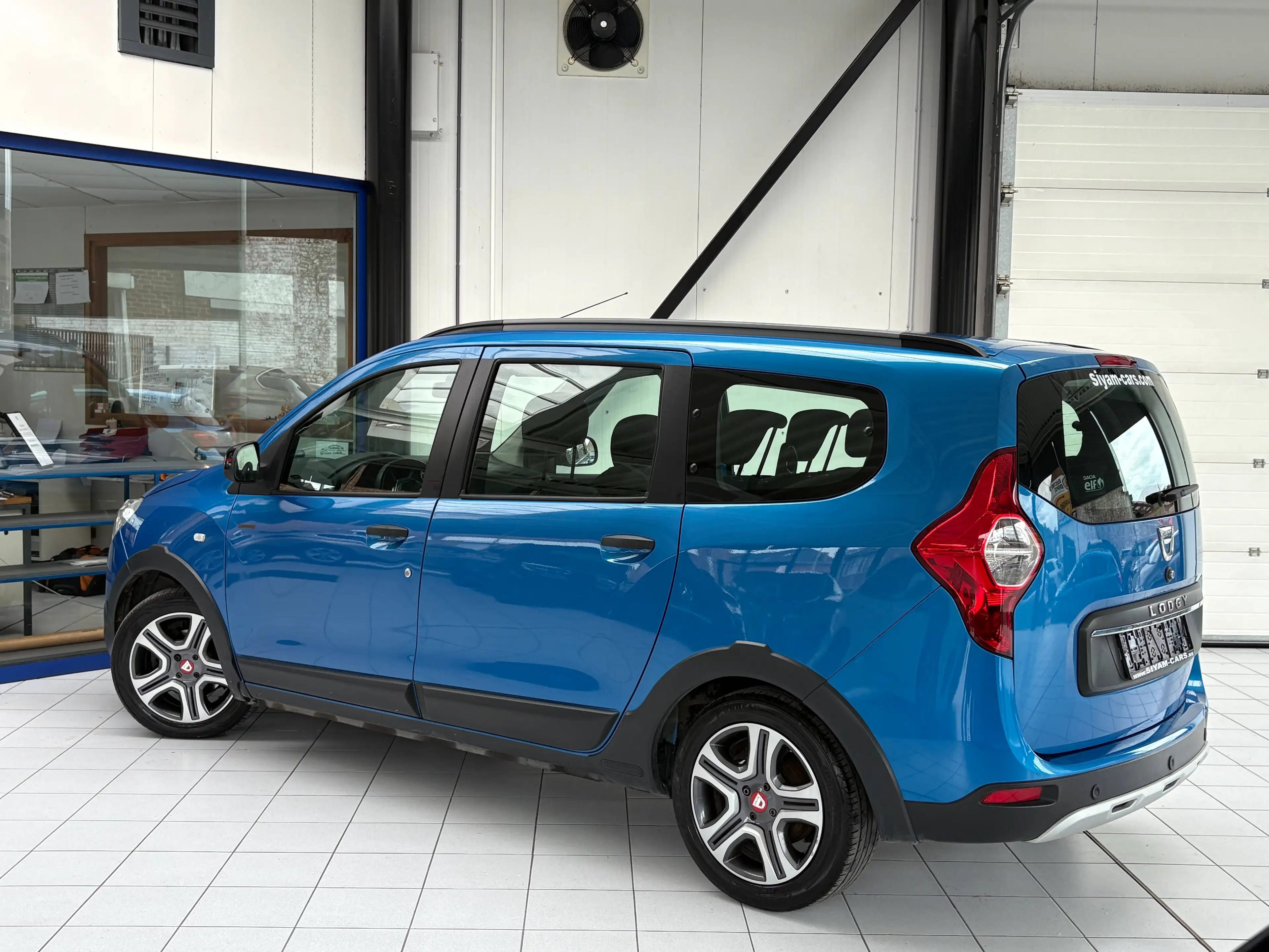 Dacia Lodgy Lodgy Stepway 1.3 TCe *TECHROAD * 7PL * GPS * CAMERA * PDC * CARPLAY * JANTES* — photo 3