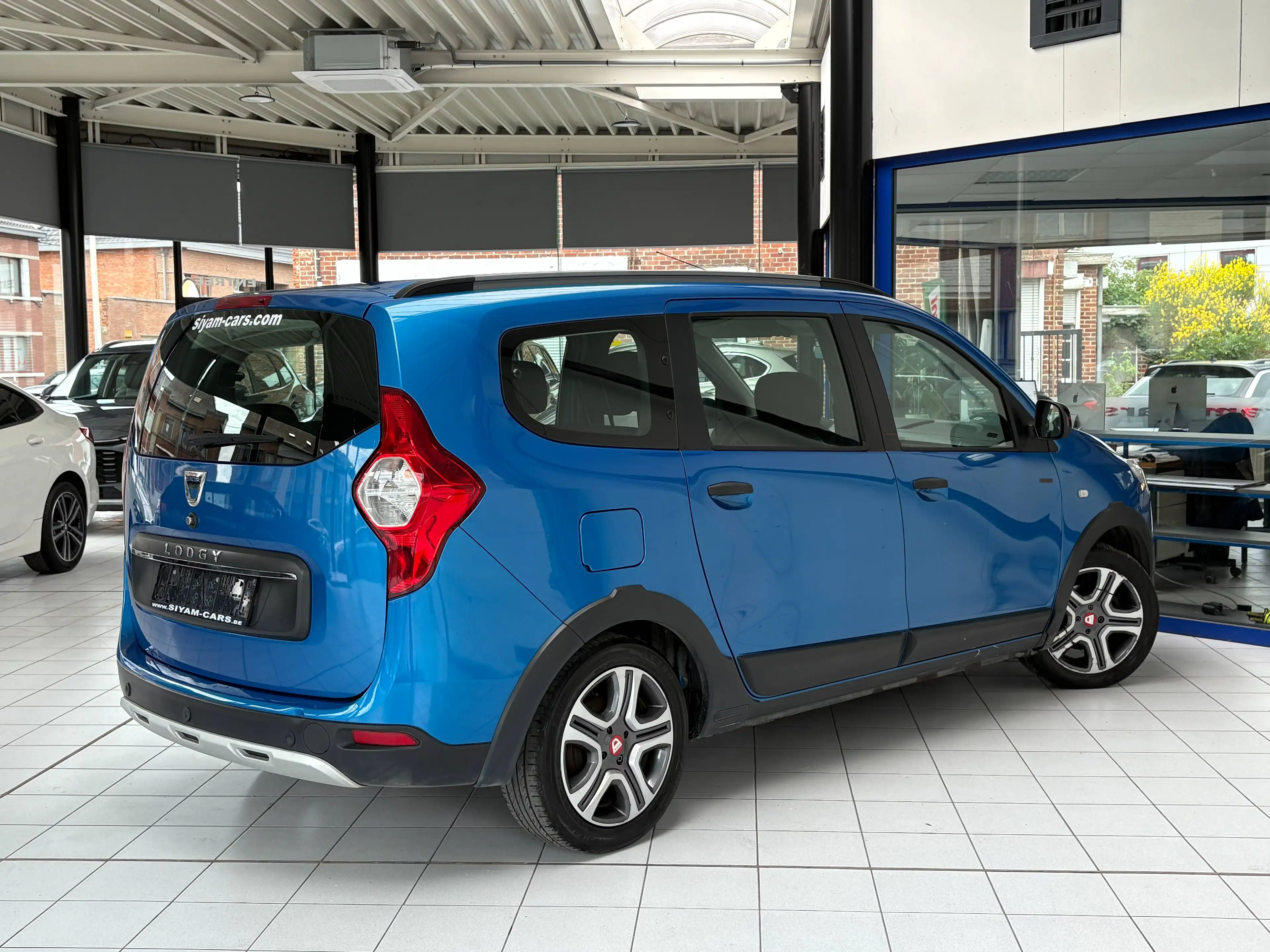 Dacia Lodgy Lodgy Stepway 1.3 TCe *TECHROAD * 7PL * GPS * CAMERA * PDC * CARPLAY * JANTES* — photo 5