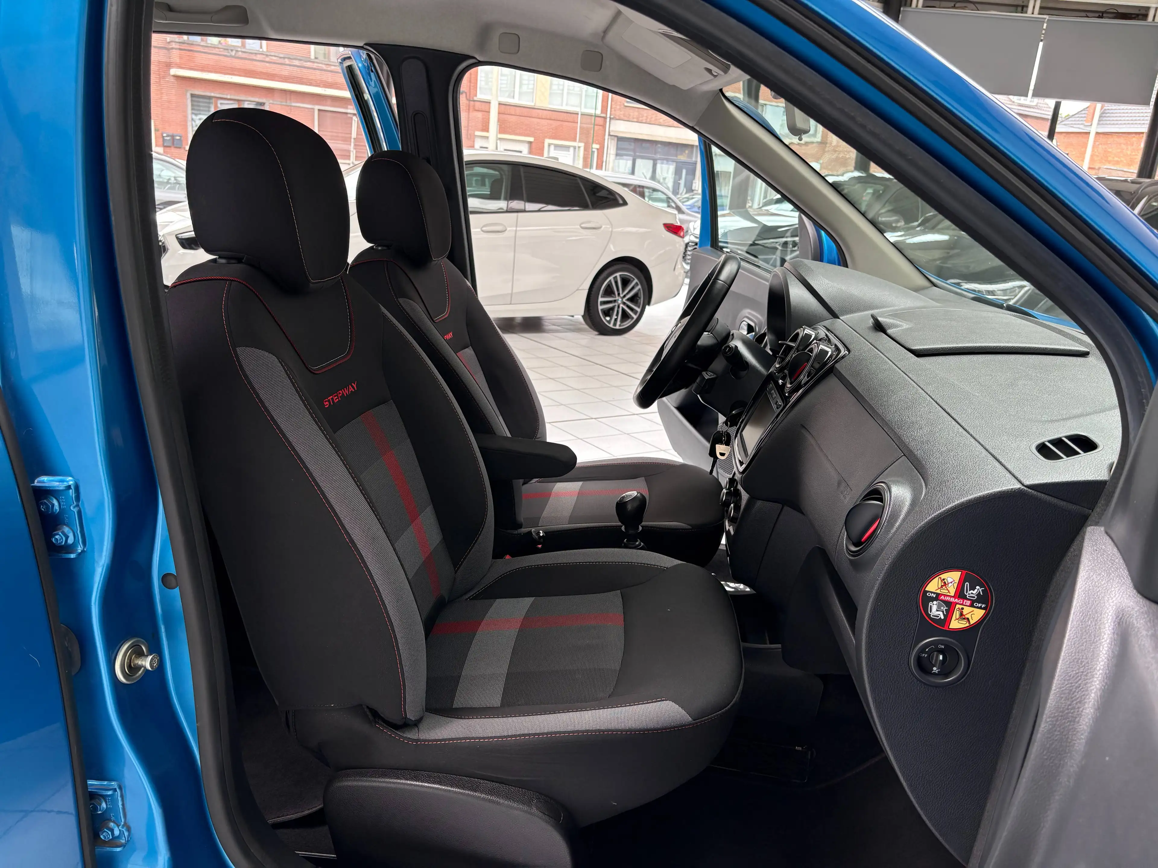 Dacia Lodgy Lodgy Stepway 1.3 TCe *TECHROAD * 7PL * GPS * CAMERA * PDC * CARPLAY * JANTES* — photo 12