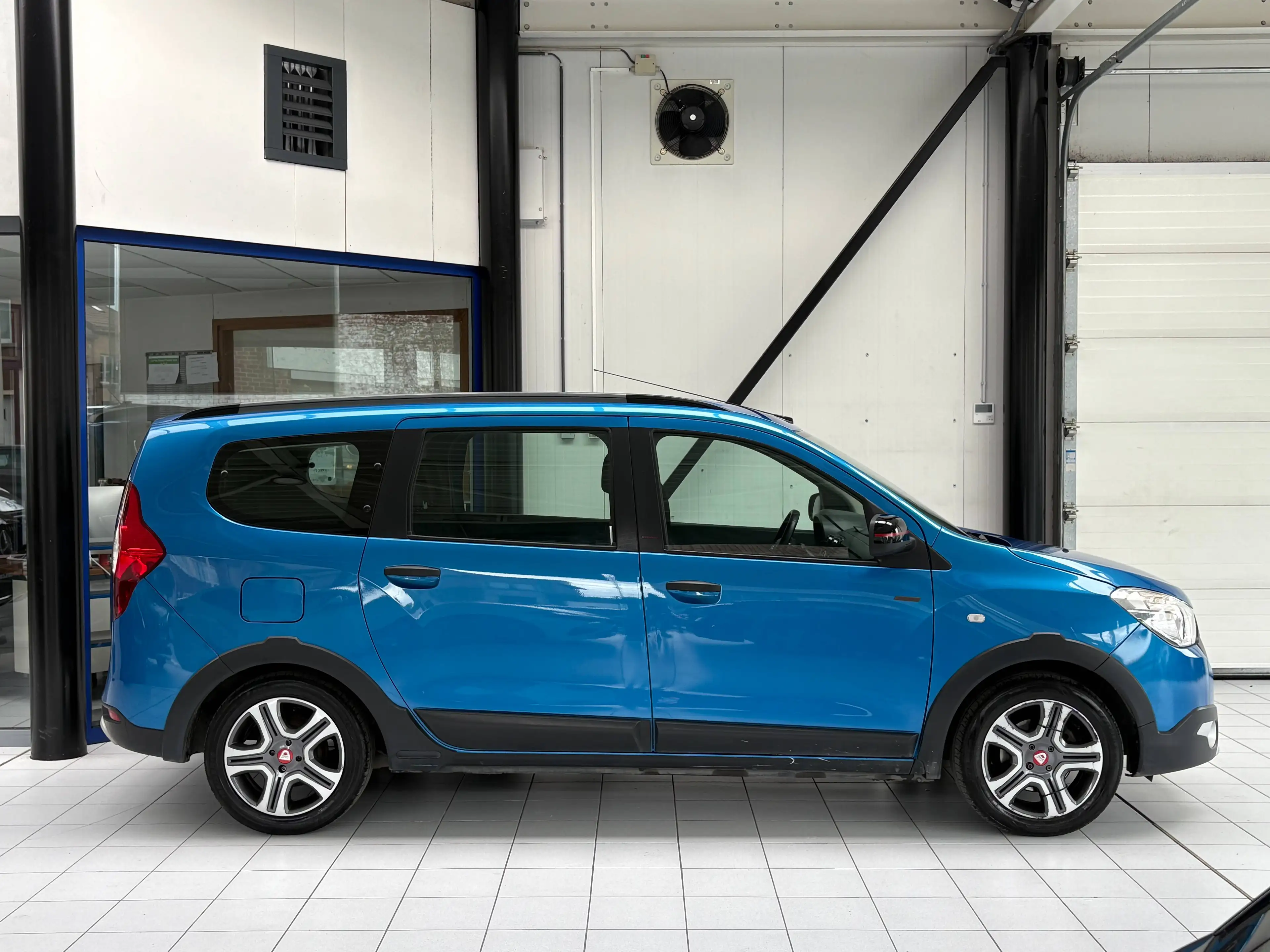 Dacia Lodgy Lodgy Stepway 1.3 TCe *TECHROAD * 7PL * GPS * CAMERA * PDC * CARPLAY * JANTES* — photo 6