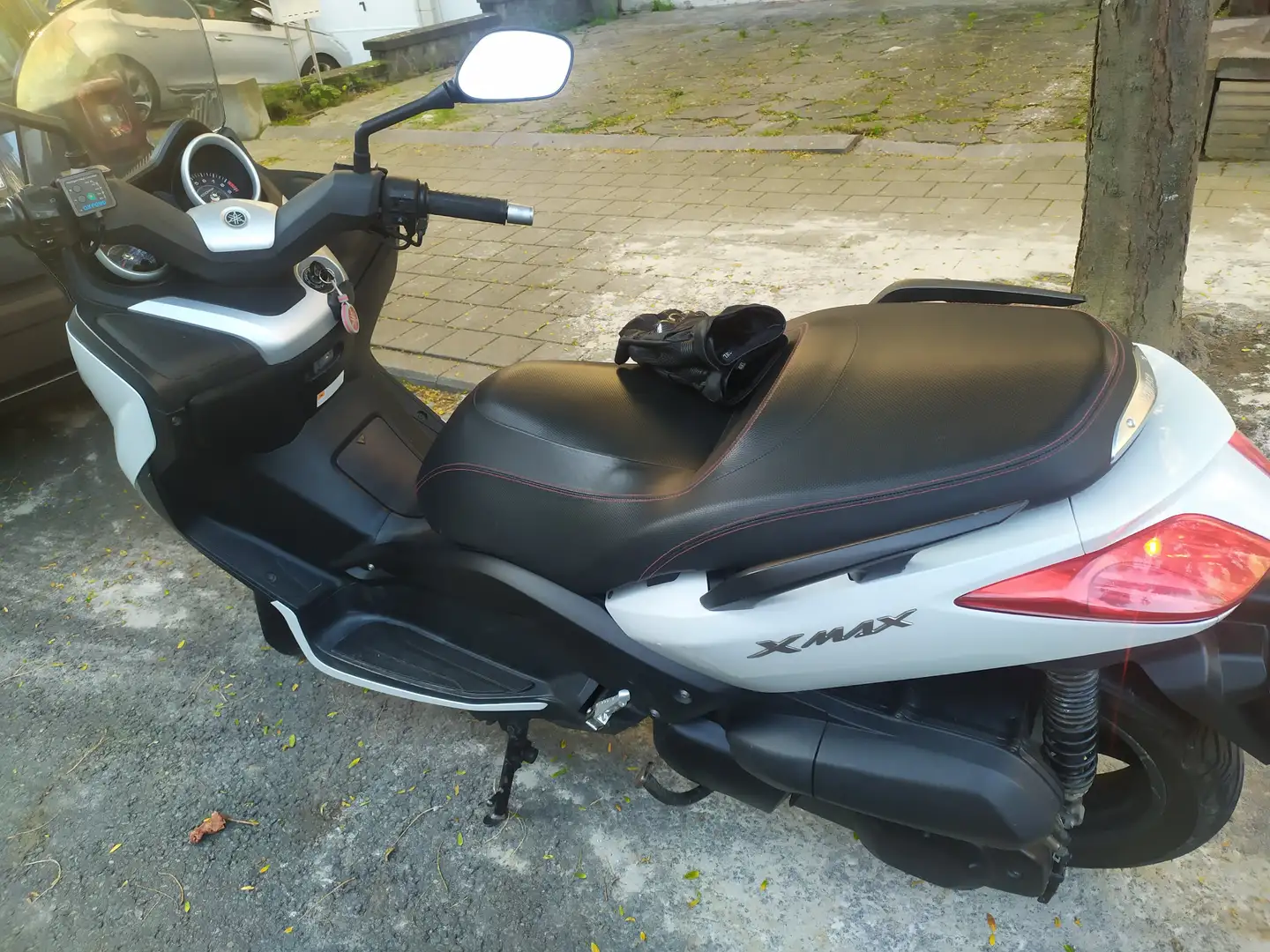 Yamaha X-Max 250 Bílá - 2