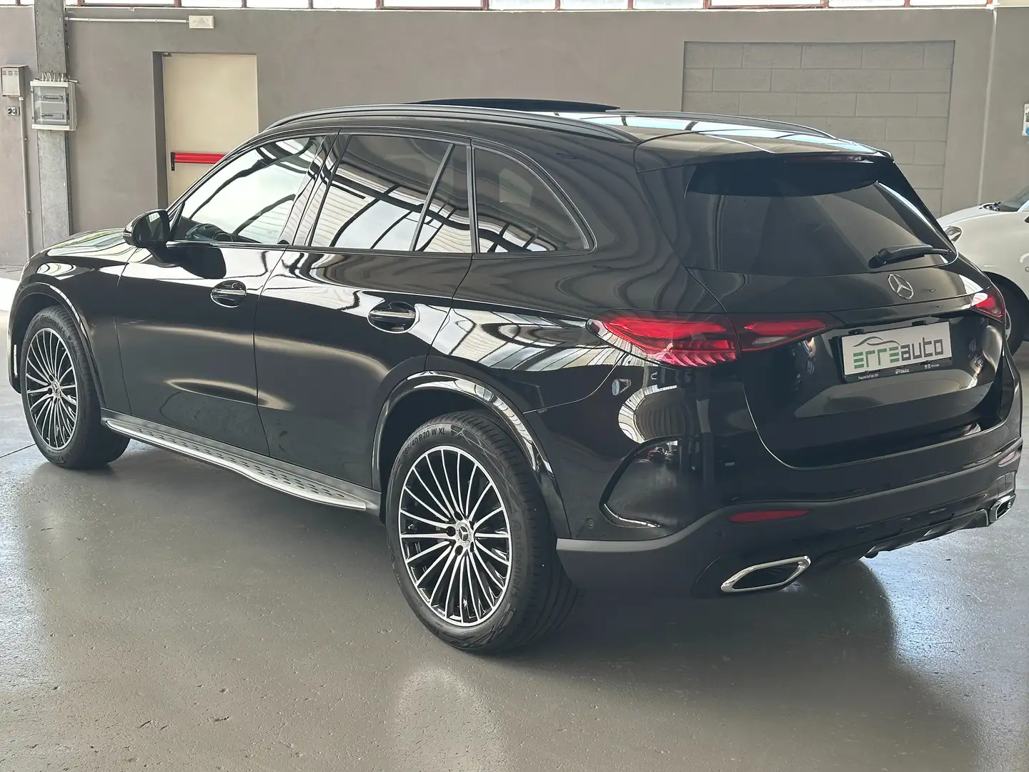 Mercedes-Benz GLC 200 AMG LINE PREMIUM PLUS 4MATIC/TETTO/20"/DIGITAL/IVA Fekete - 2