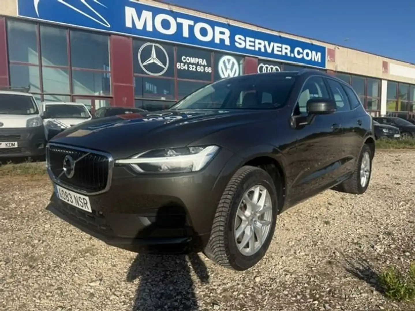 Volvo XC60 B5 Momentum Pro AWD Aut. Marrón - 1