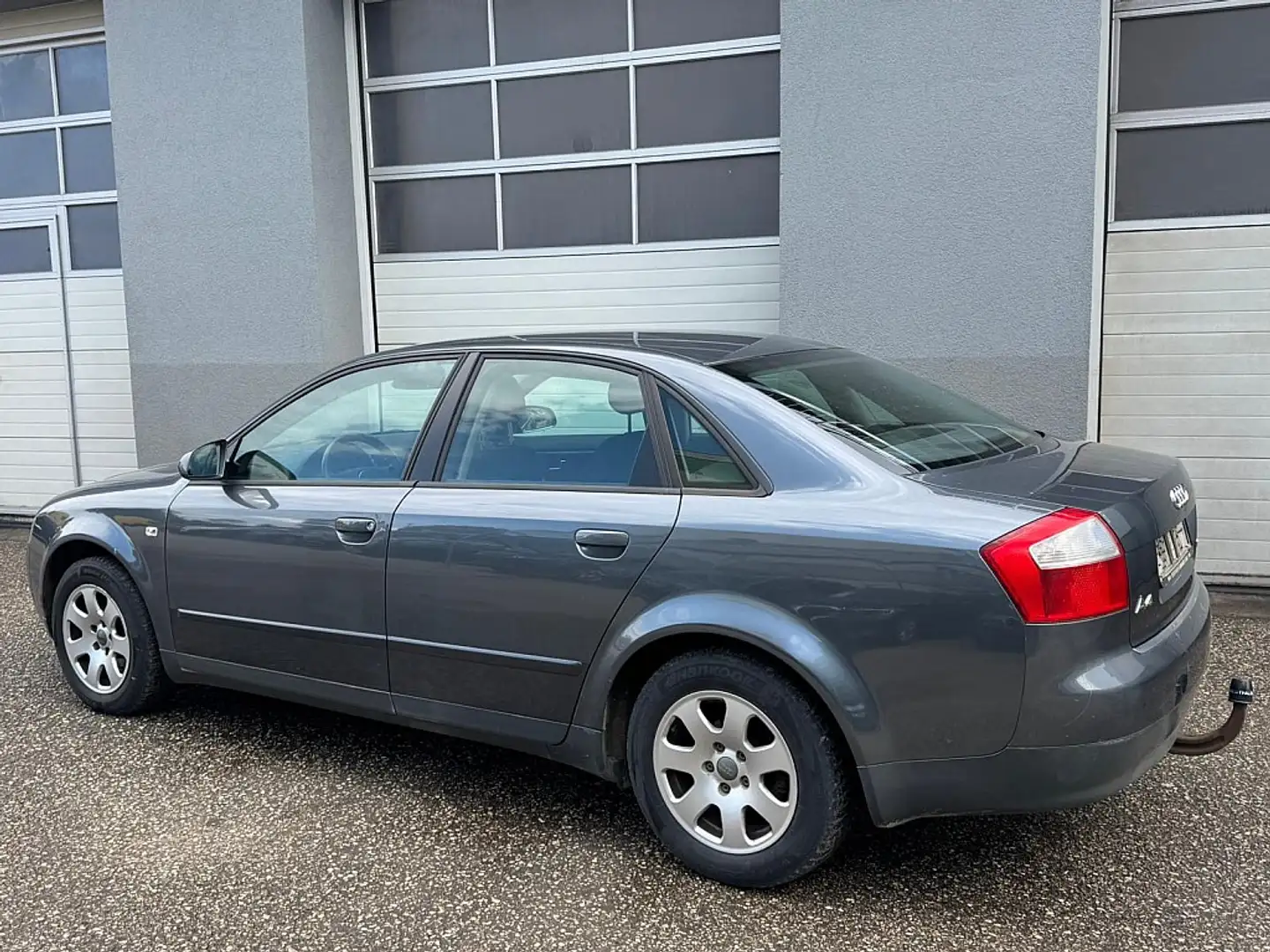 Audi A4 1,9 TDI Grau - 2