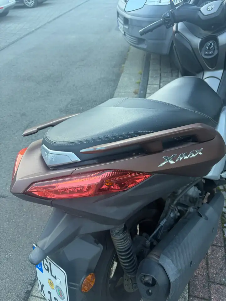 Yamaha X-Max 300