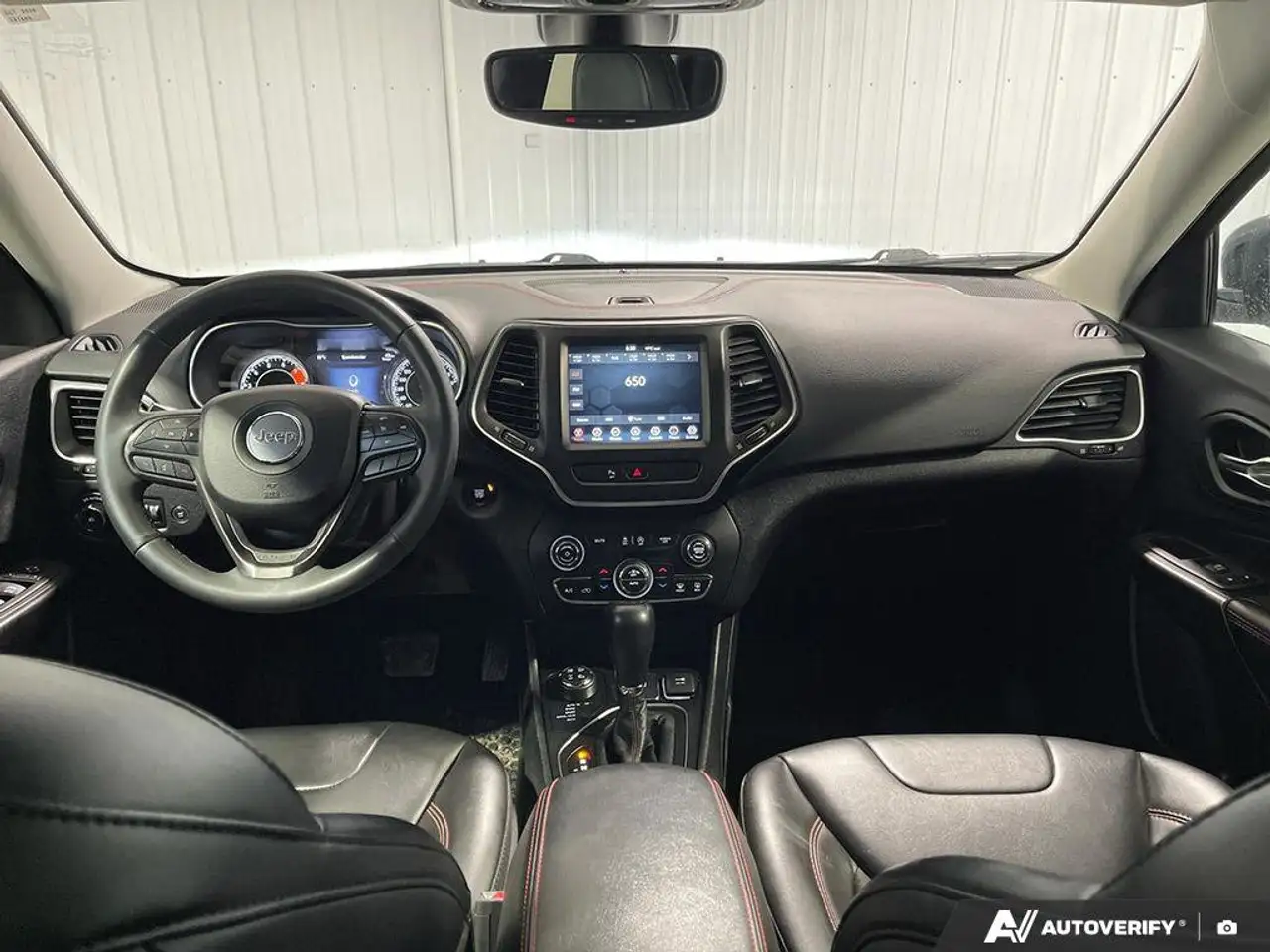 Jeep Cherokee снимка Jeep Cherokee