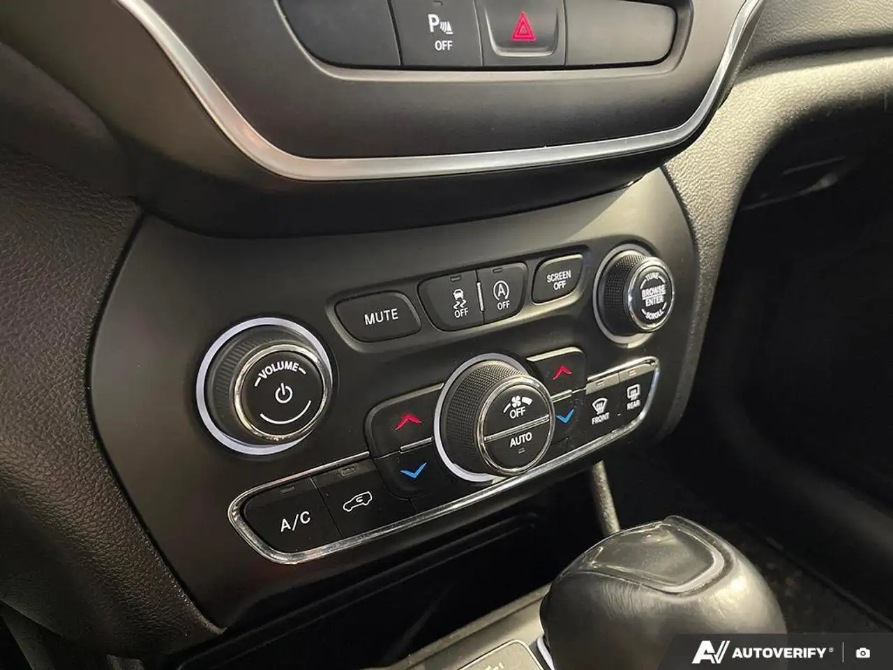 Jeep Cherokee снимка Jeep Cherokee