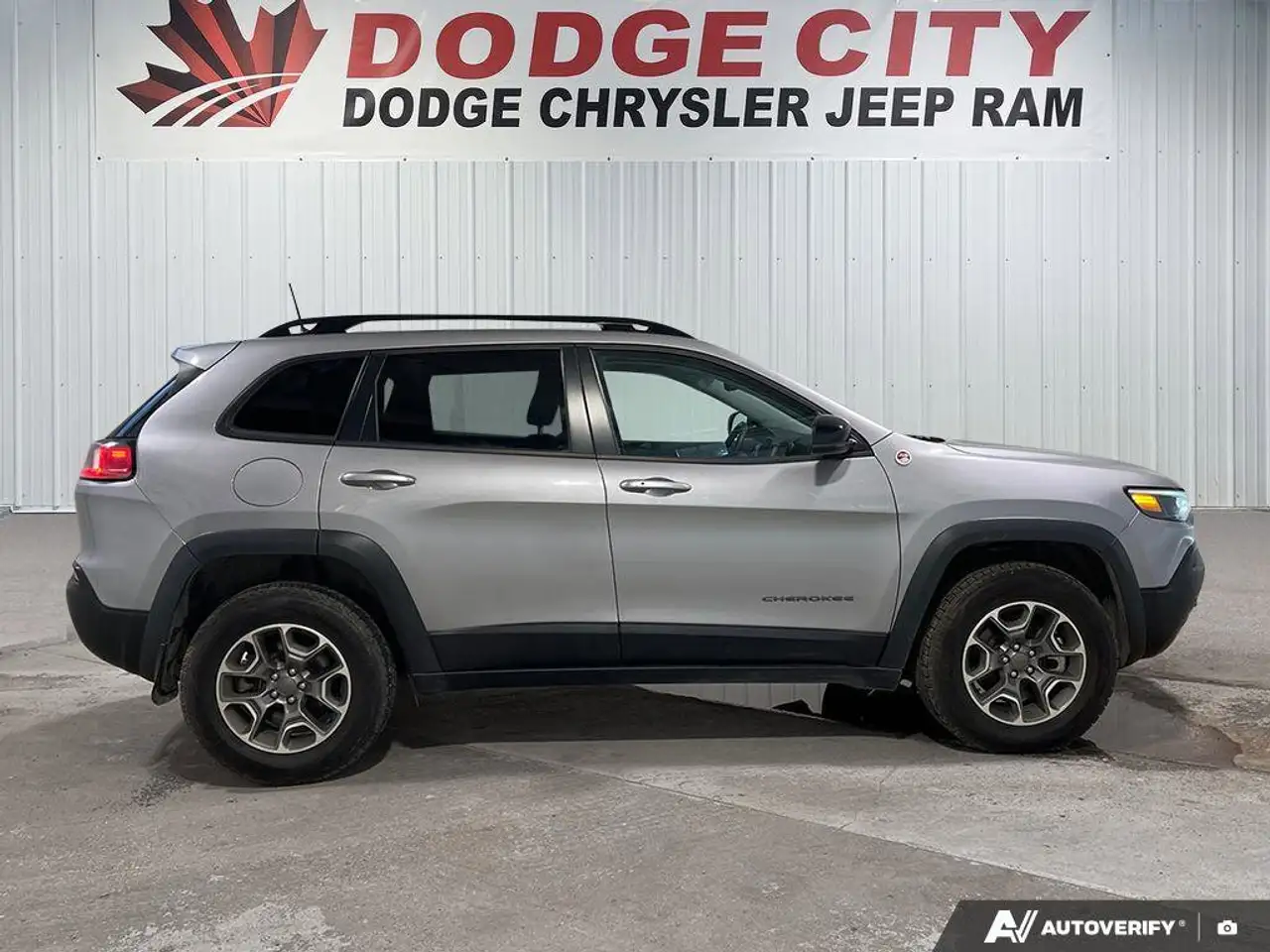 Jeep Cherokee снимка Jeep Cherokee