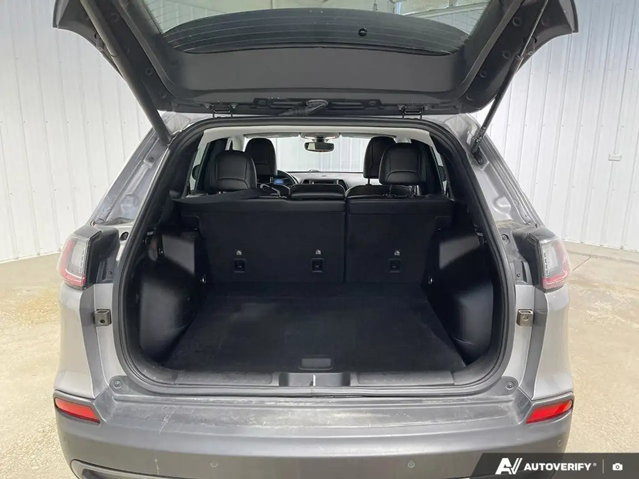Jeep Cherokee снимка Jeep Cherokee