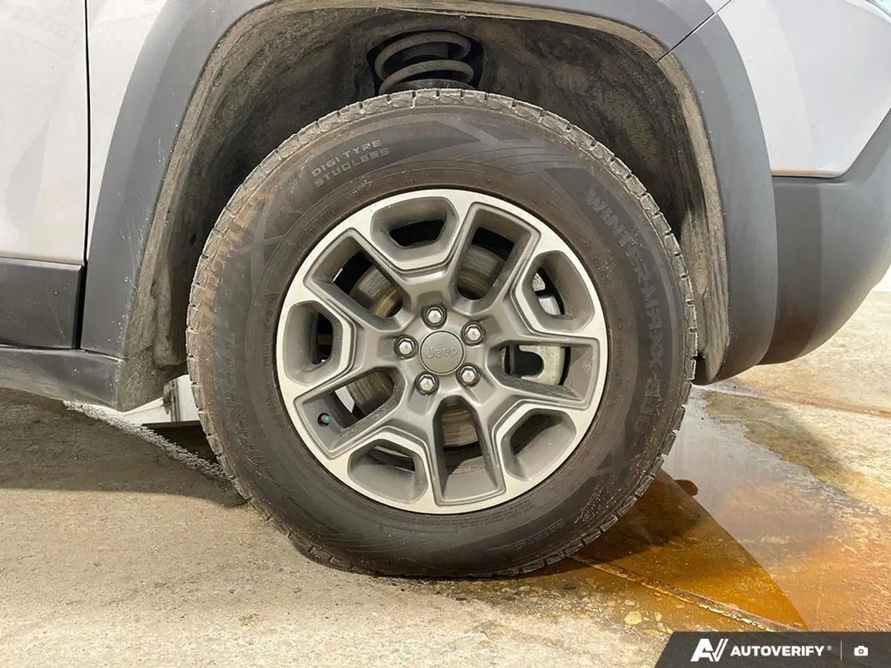 Jeep Cherokee снимка Jeep Cherokee