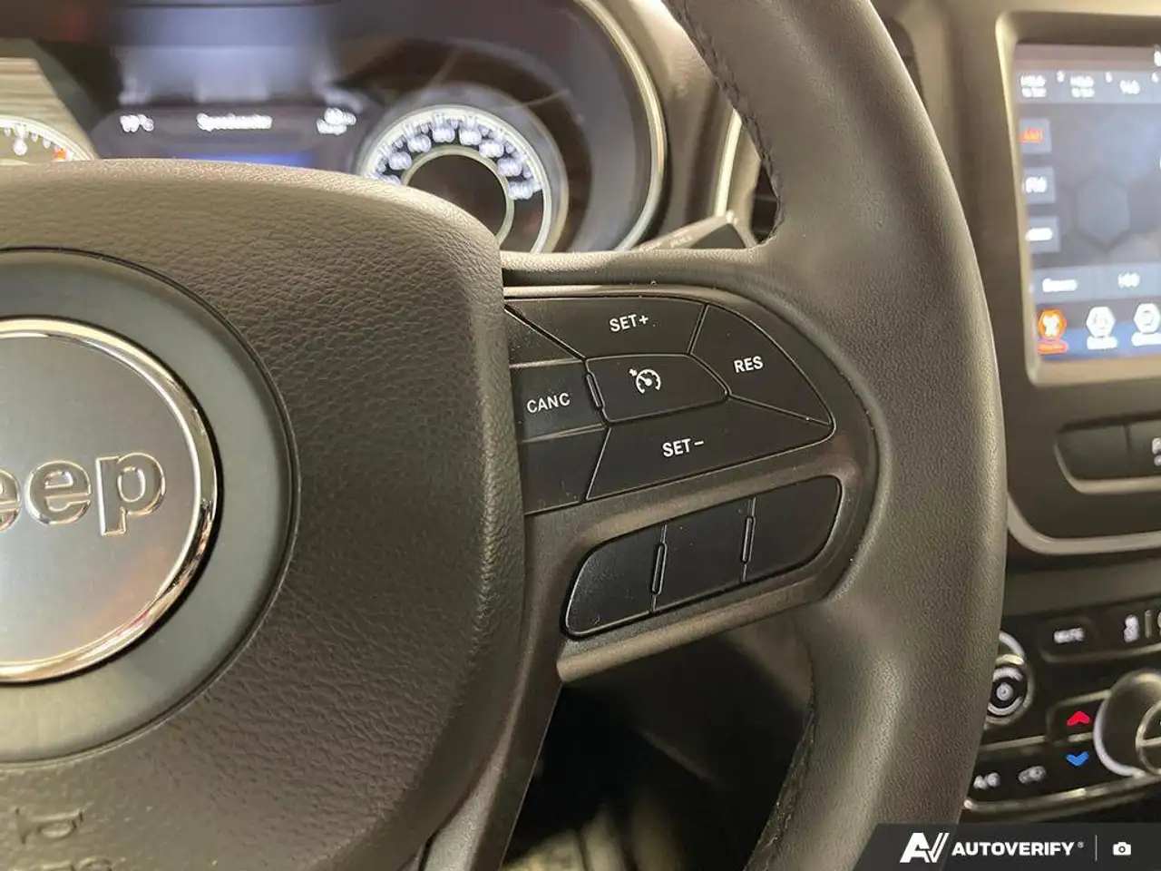 Jeep Cherokee снимка Jeep Cherokee