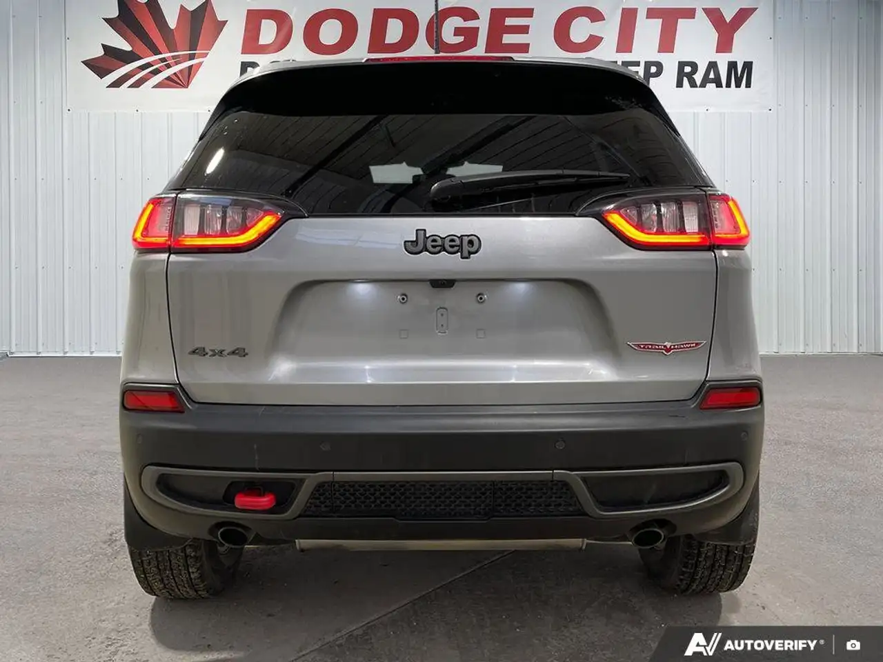 Jeep Cherokee снимка Jeep Cherokee
