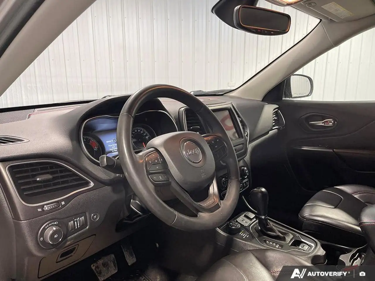 Jeep Cherokee снимка Jeep Cherokee