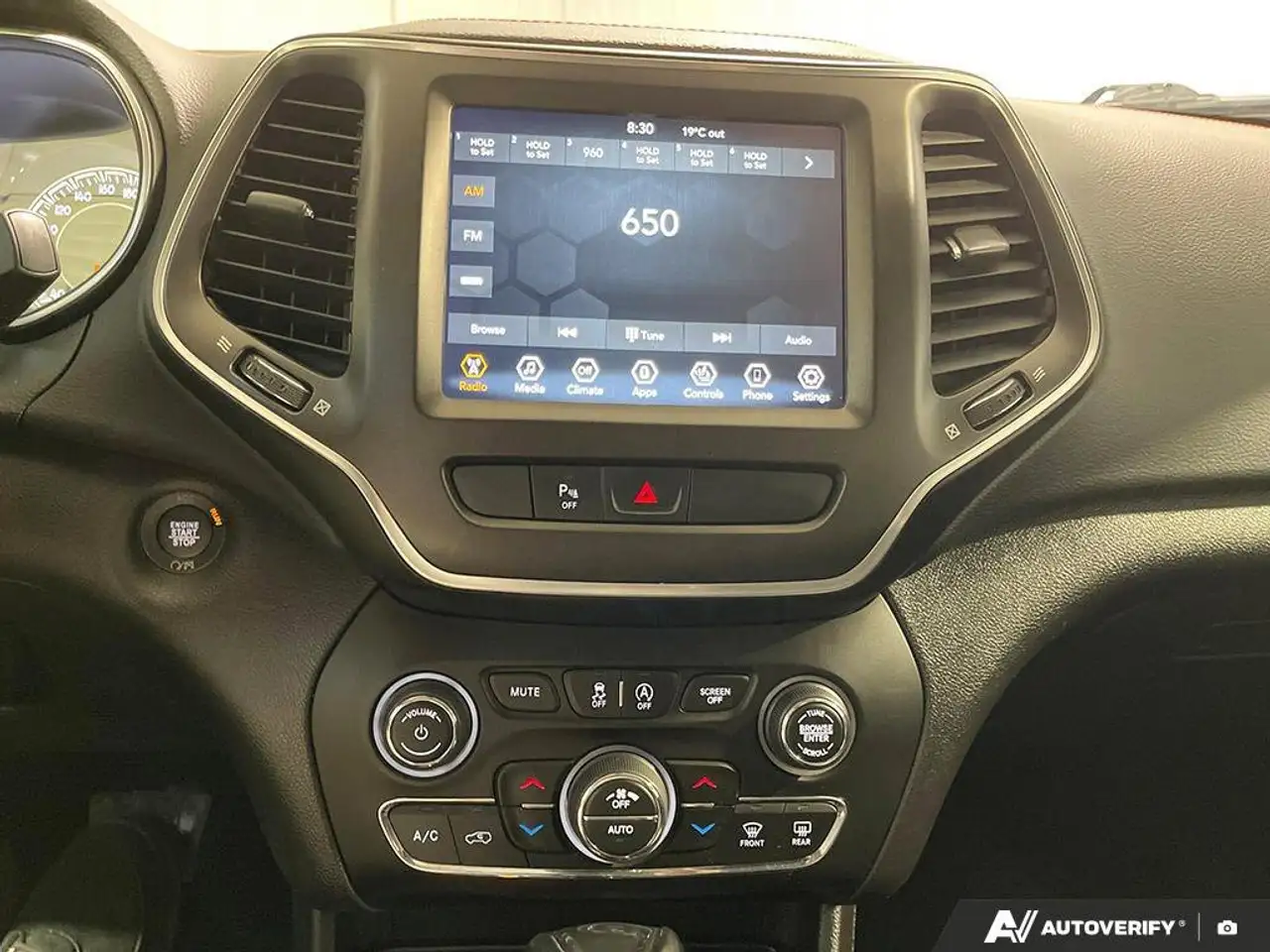 Jeep Cherokee снимка Jeep Cherokee