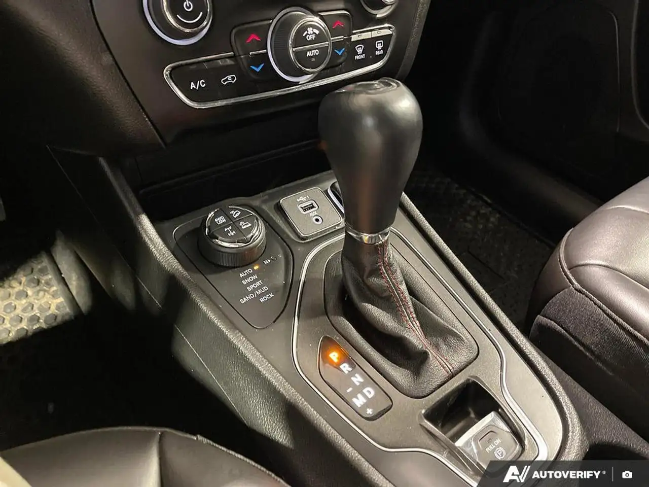 Jeep Cherokee снимка Jeep Cherokee