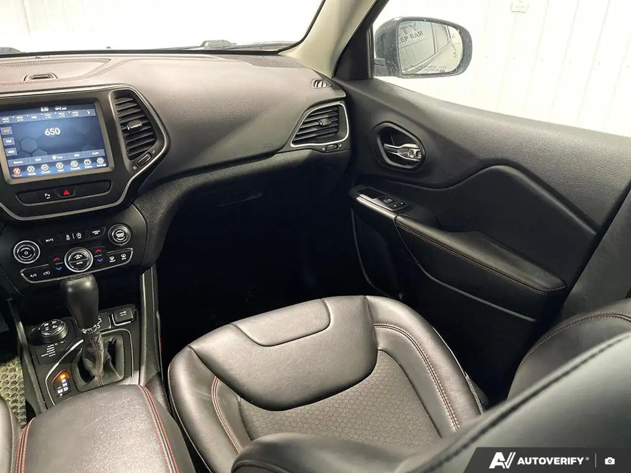 Jeep Cherokee снимка Jeep Cherokee