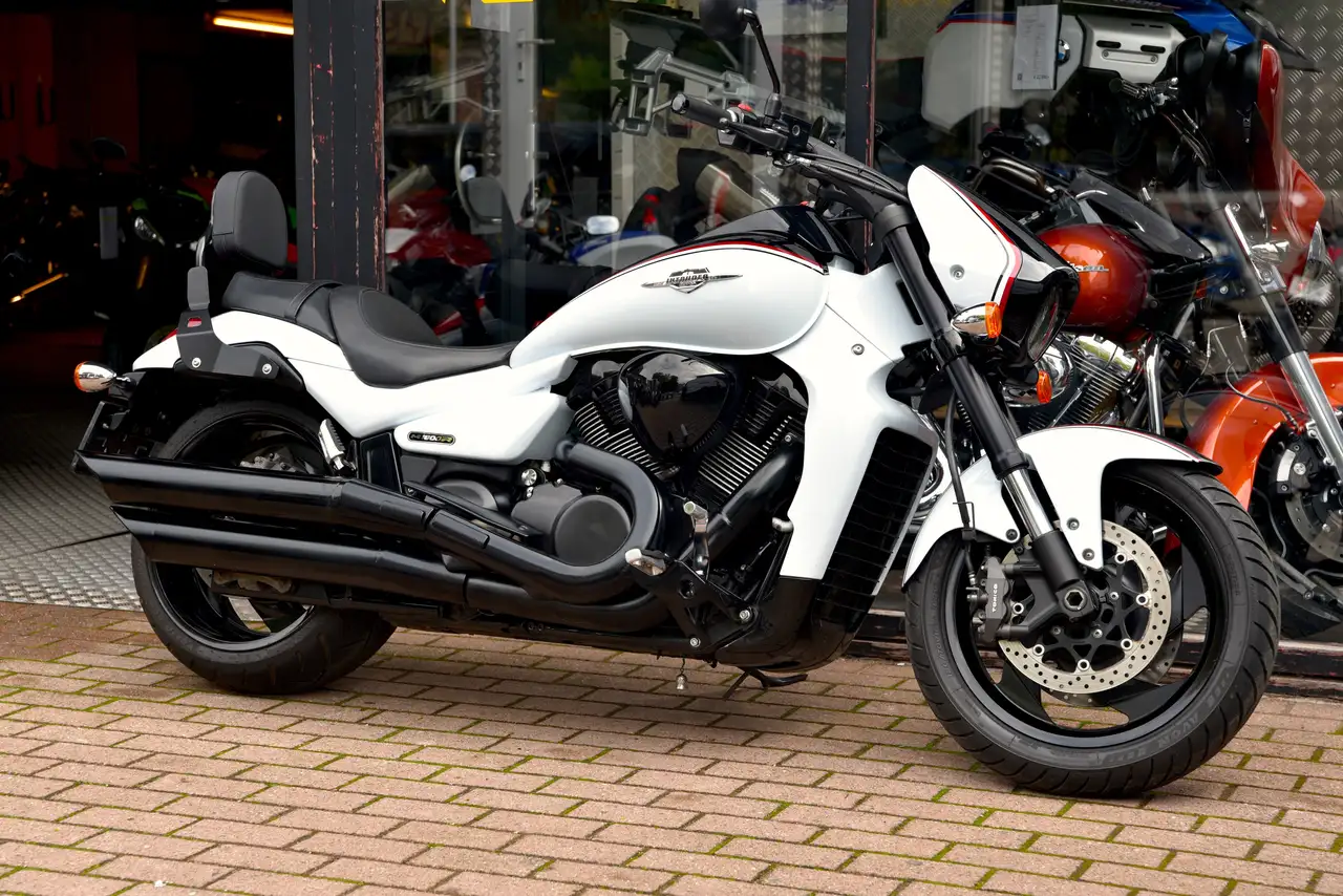 Suzuki M 1800 R