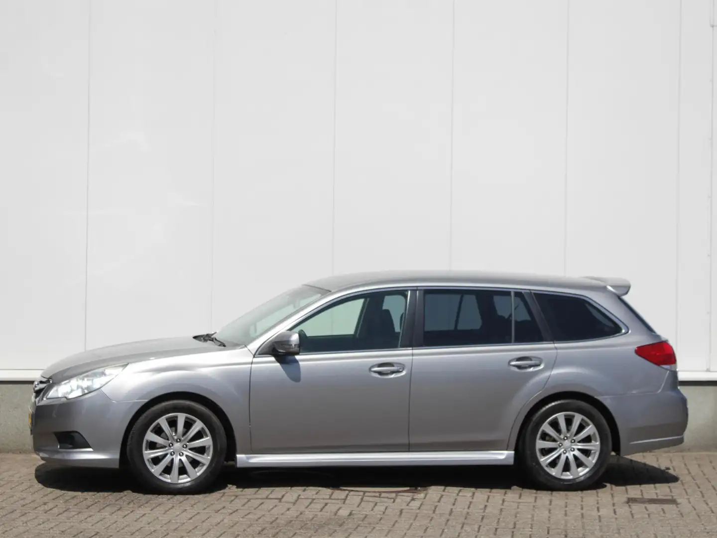 Subaru Legacy Touring Wagon 2.0i Luxury Automaat | Cruise | Clim Grijs - 2