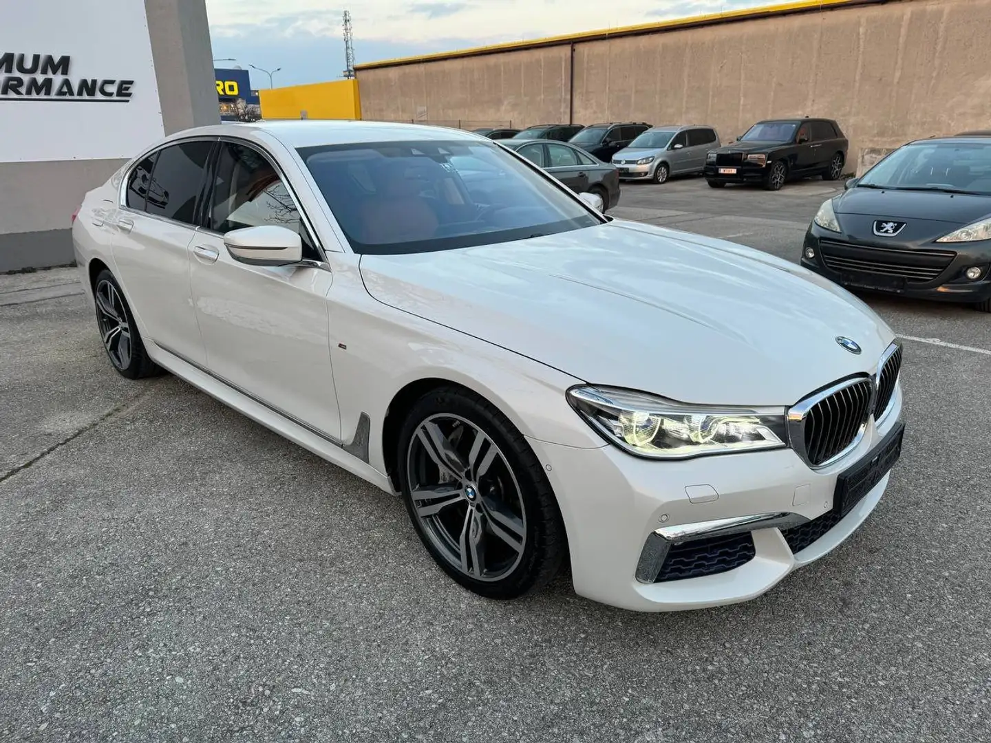 BMW 750 G11 M-Sport Paket 750d xDrive Individual Blanc - 2