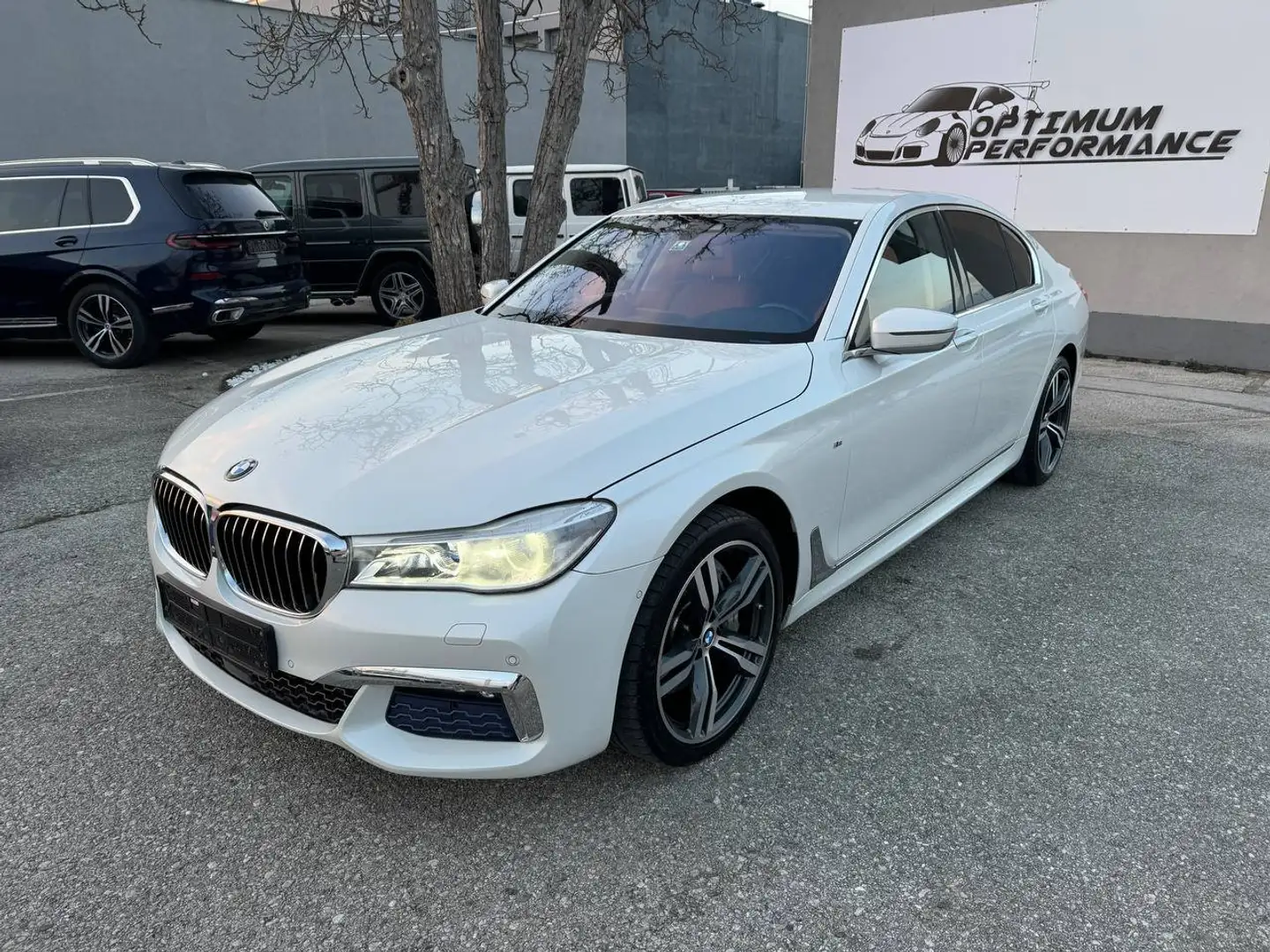 BMW 750 G11 M-Sport Paket 750d xDrive Individual Blanc - 1