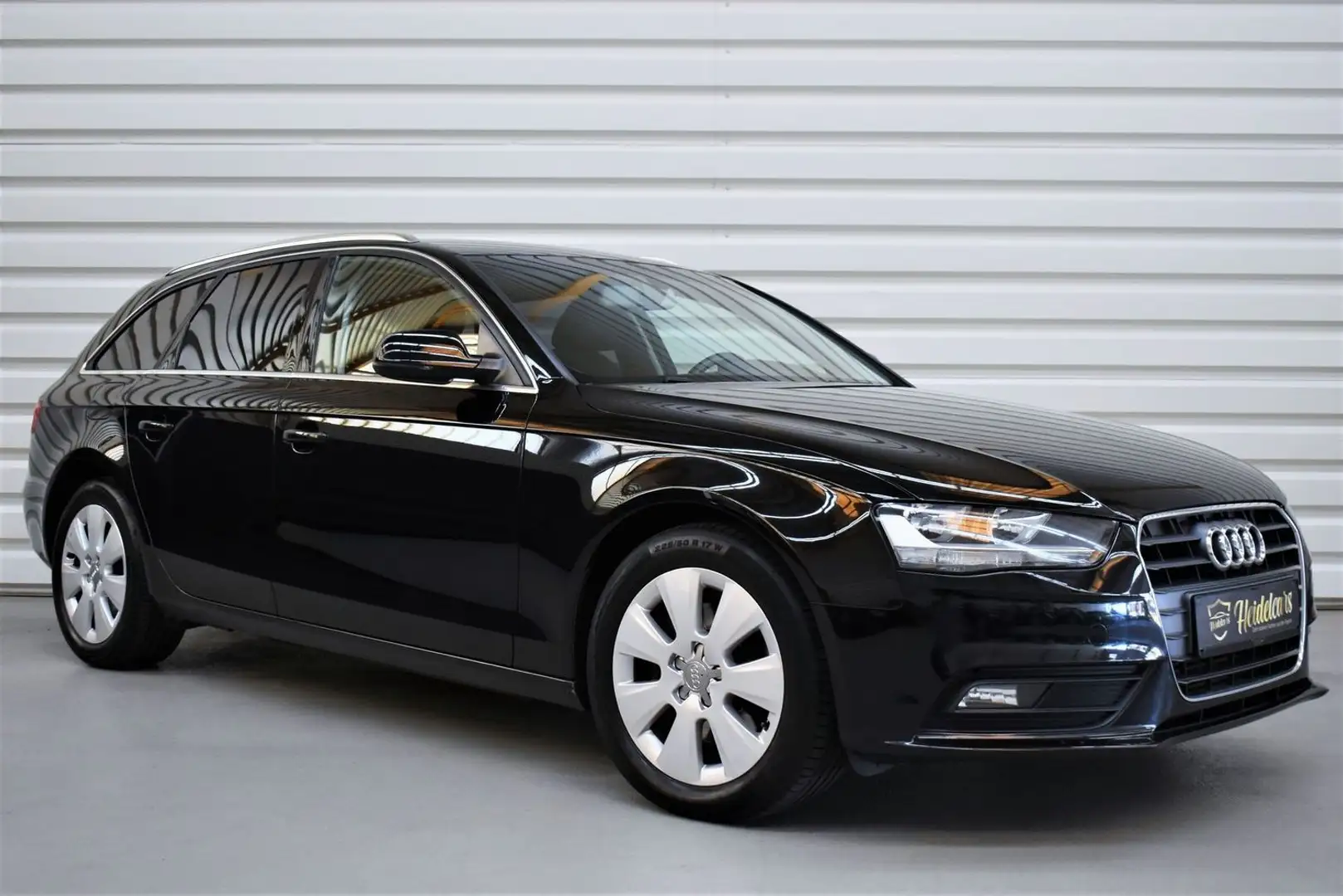 Audi A4 3.0 TDI Ambiente MWST*AHK*NAVI*SH*PDC*8FACH Černá - 1