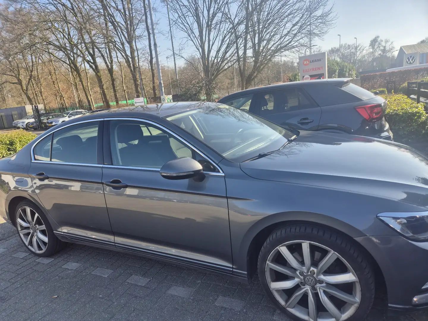 Volkswagen Passat 1.6 TDI Business Edition Grijs - 2