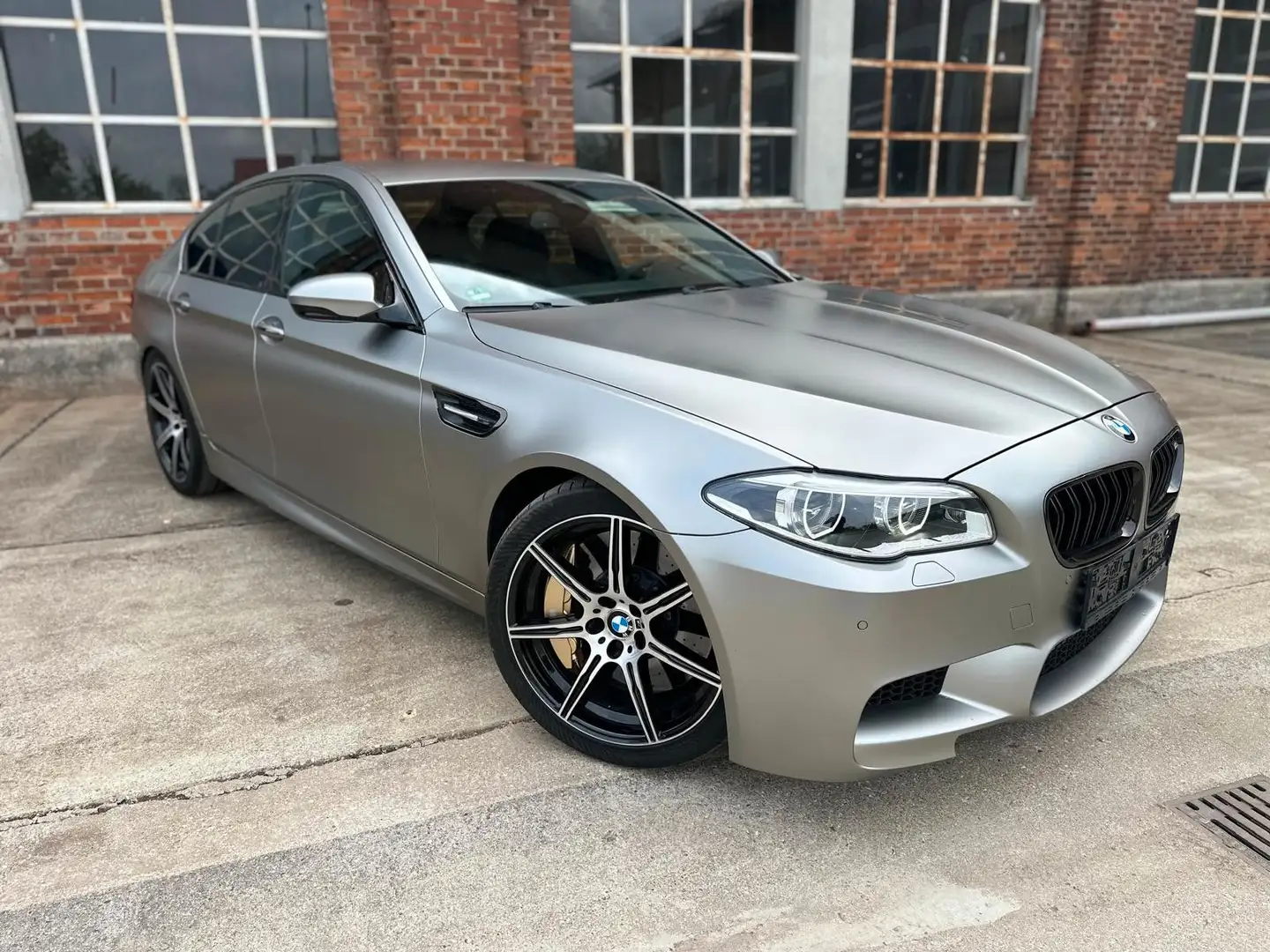 BMW M5 30 Jahre Edition Individual 1 von 300 Grijs - 2