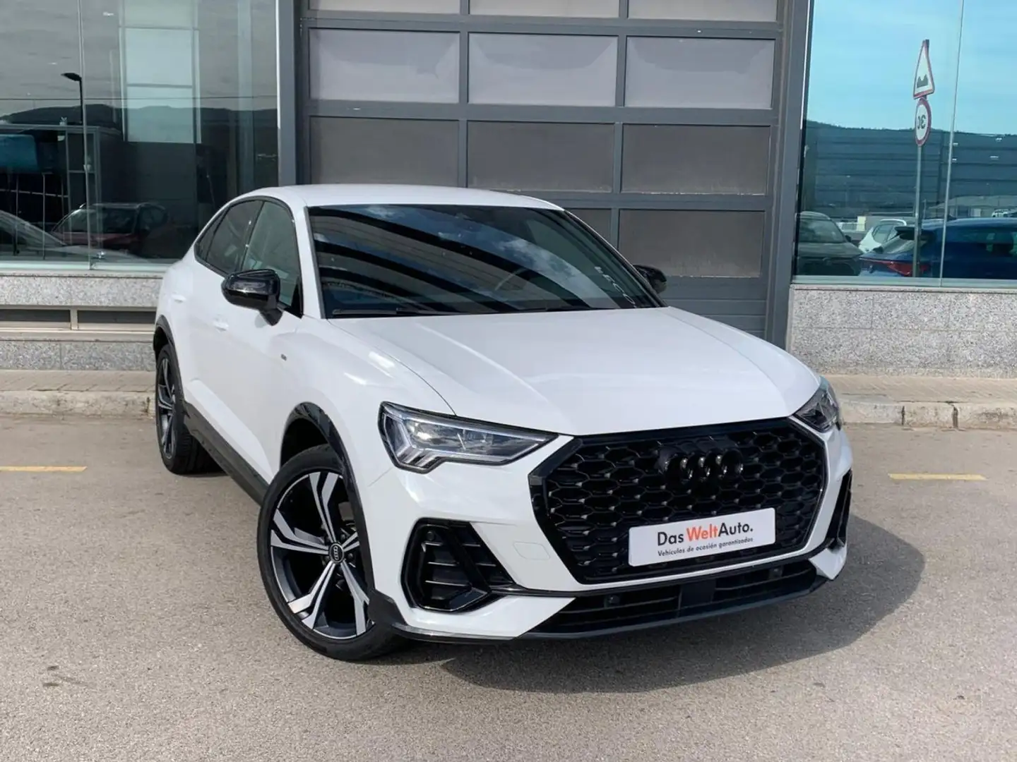 Audi Q3 Sportback 35 TDI Black line S tronic Weiß - 2