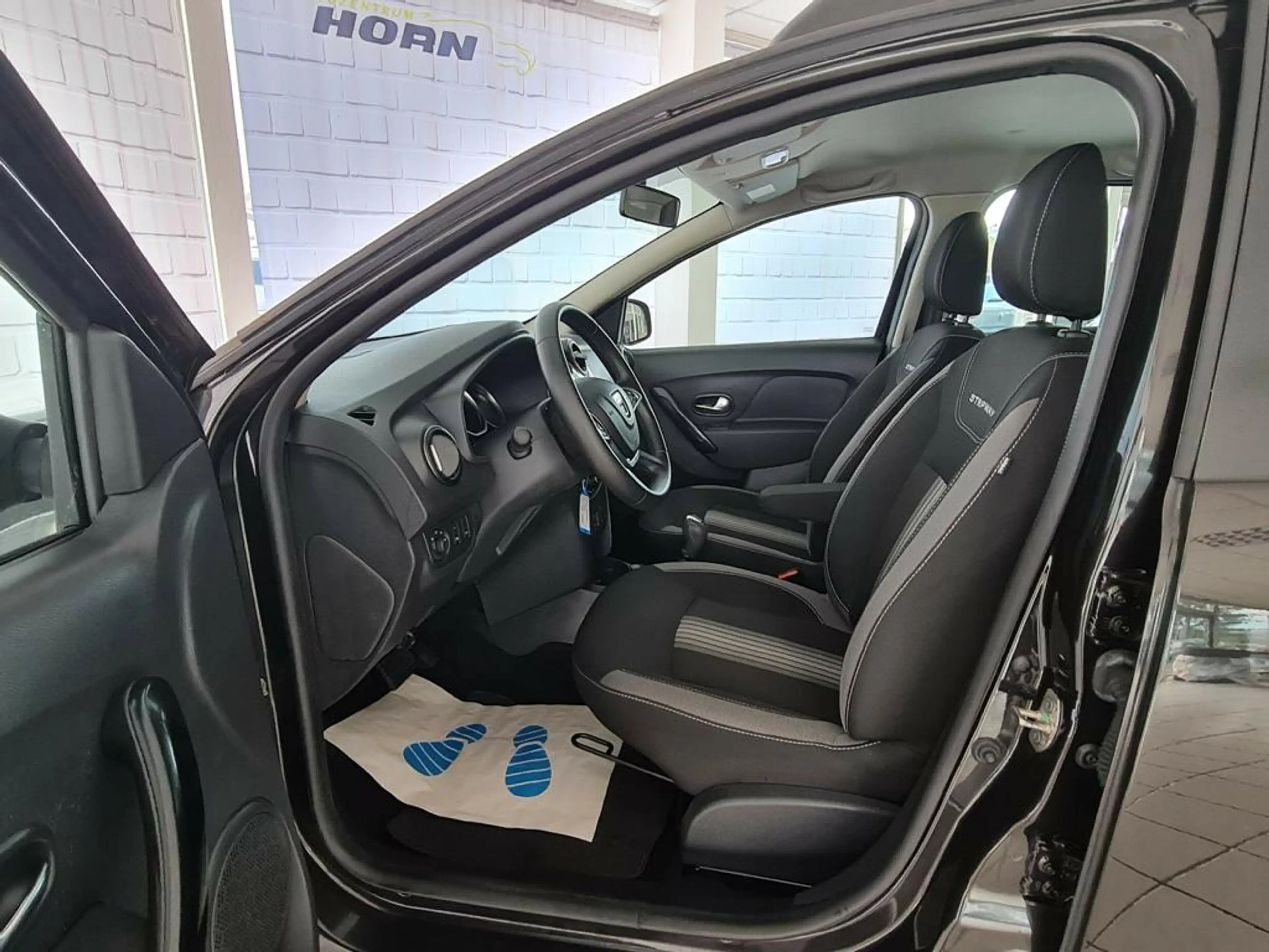 Dacia Sandero Stepway Celebration, 1.Hand, Navi, Kamera, LMF, NBL — photo 9