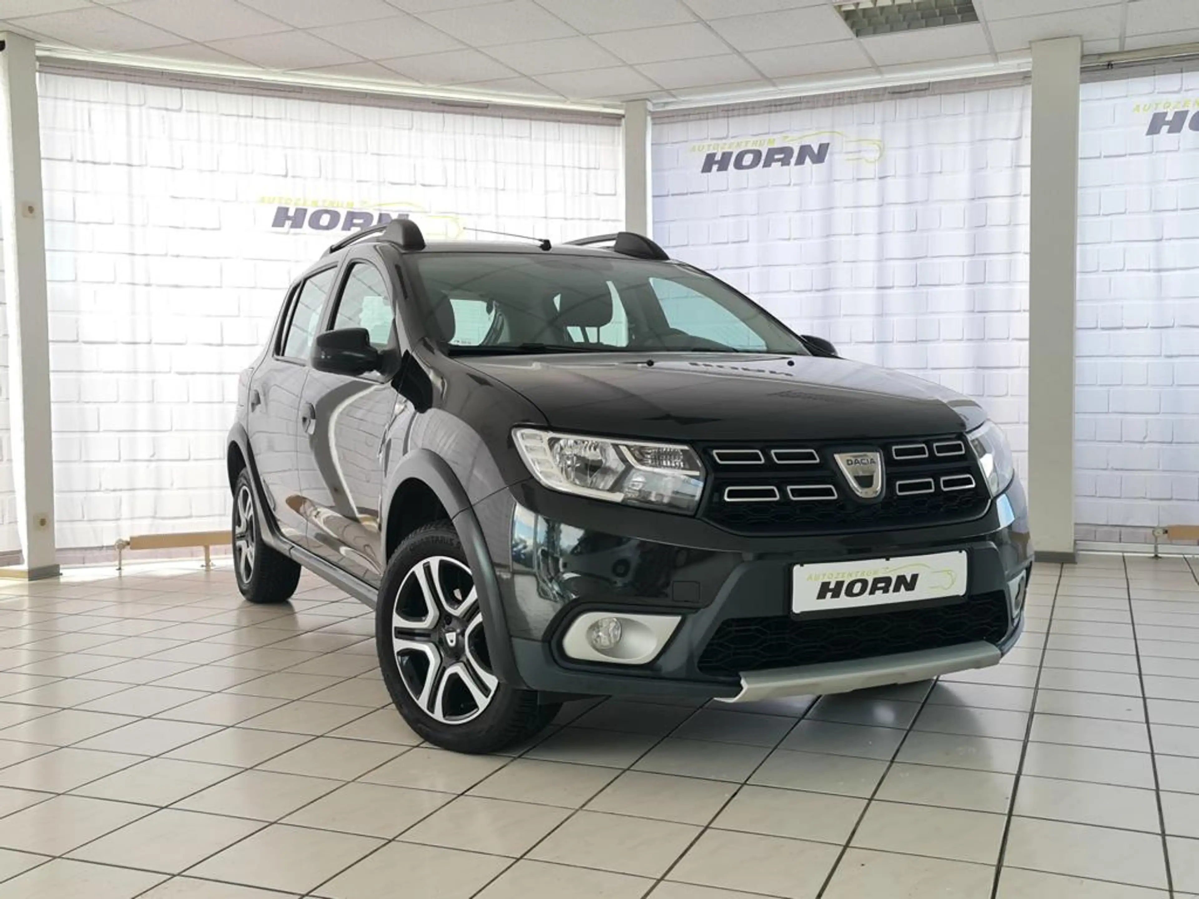 Dacia Sandero Stepway Celebration, 1.Hand, Navi, Kamera, LMF, NBL — photo 3