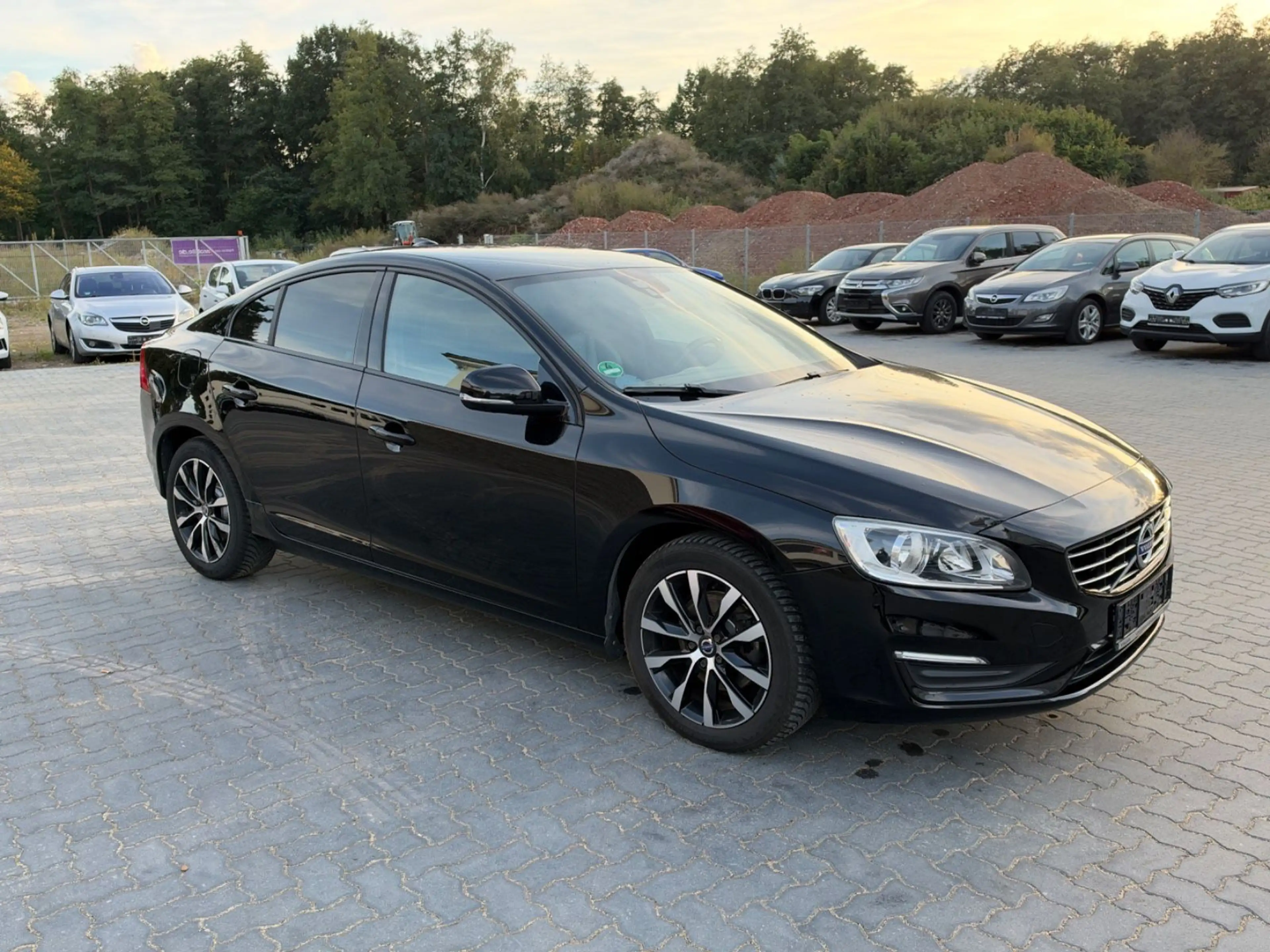 Volvo S60 Lim. Linje Svart *2.0L Automatik* — photo 2