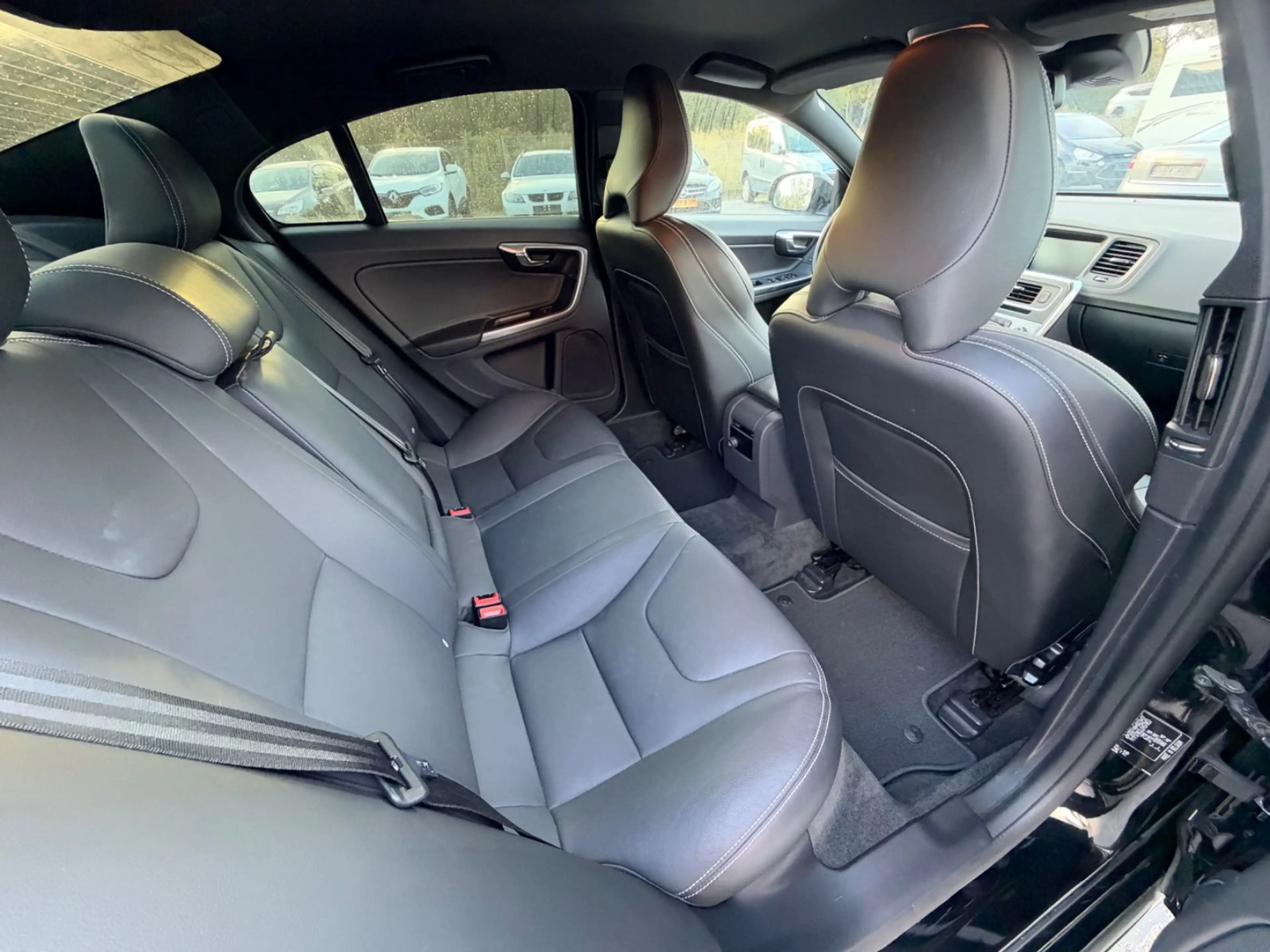Volvo S60 Lim. Linje Svart *2.0L Automatik* — photo 12