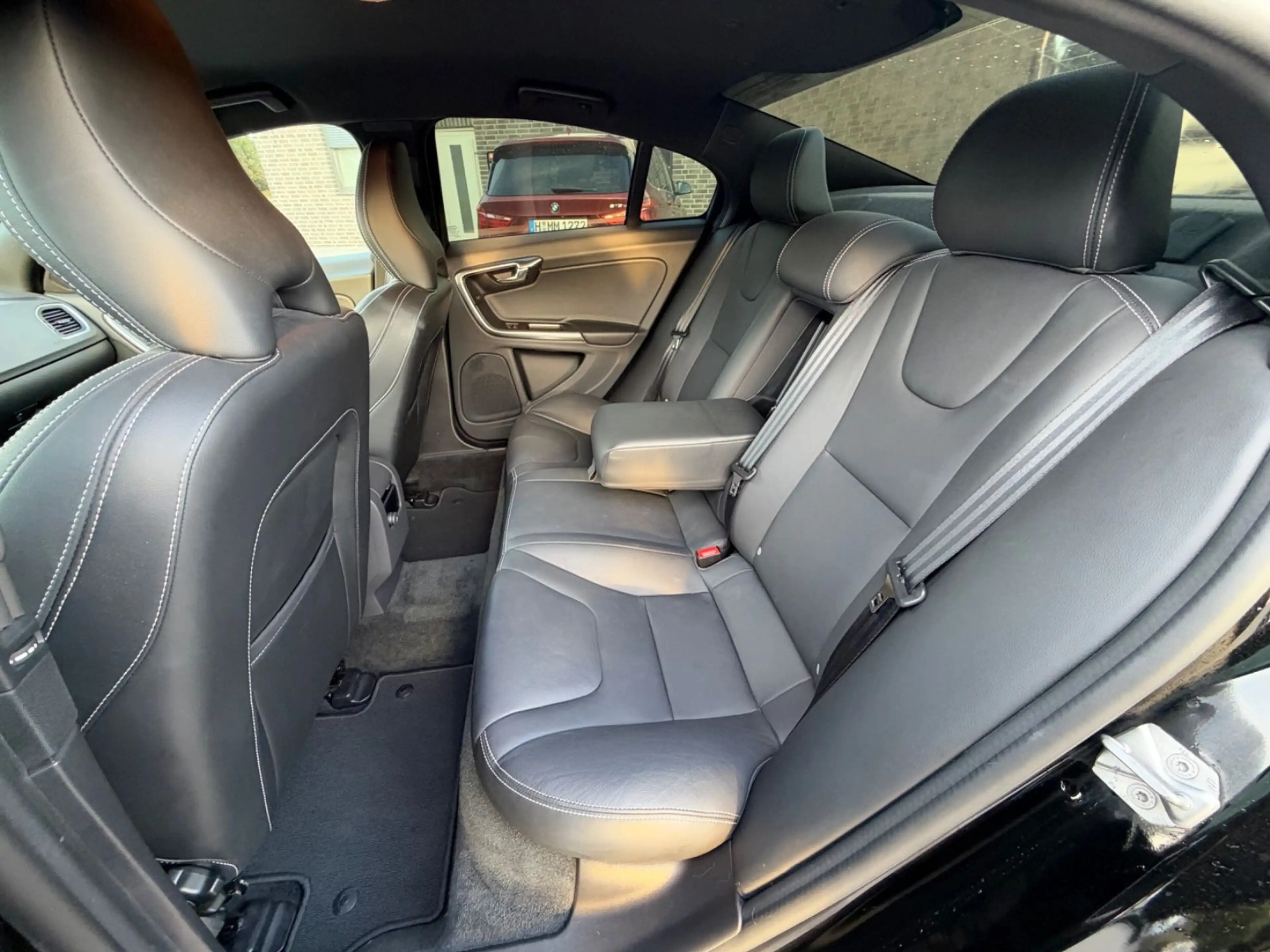 Volvo S60 Lim. Linje Svart *2.0L Automatik* — photo 9