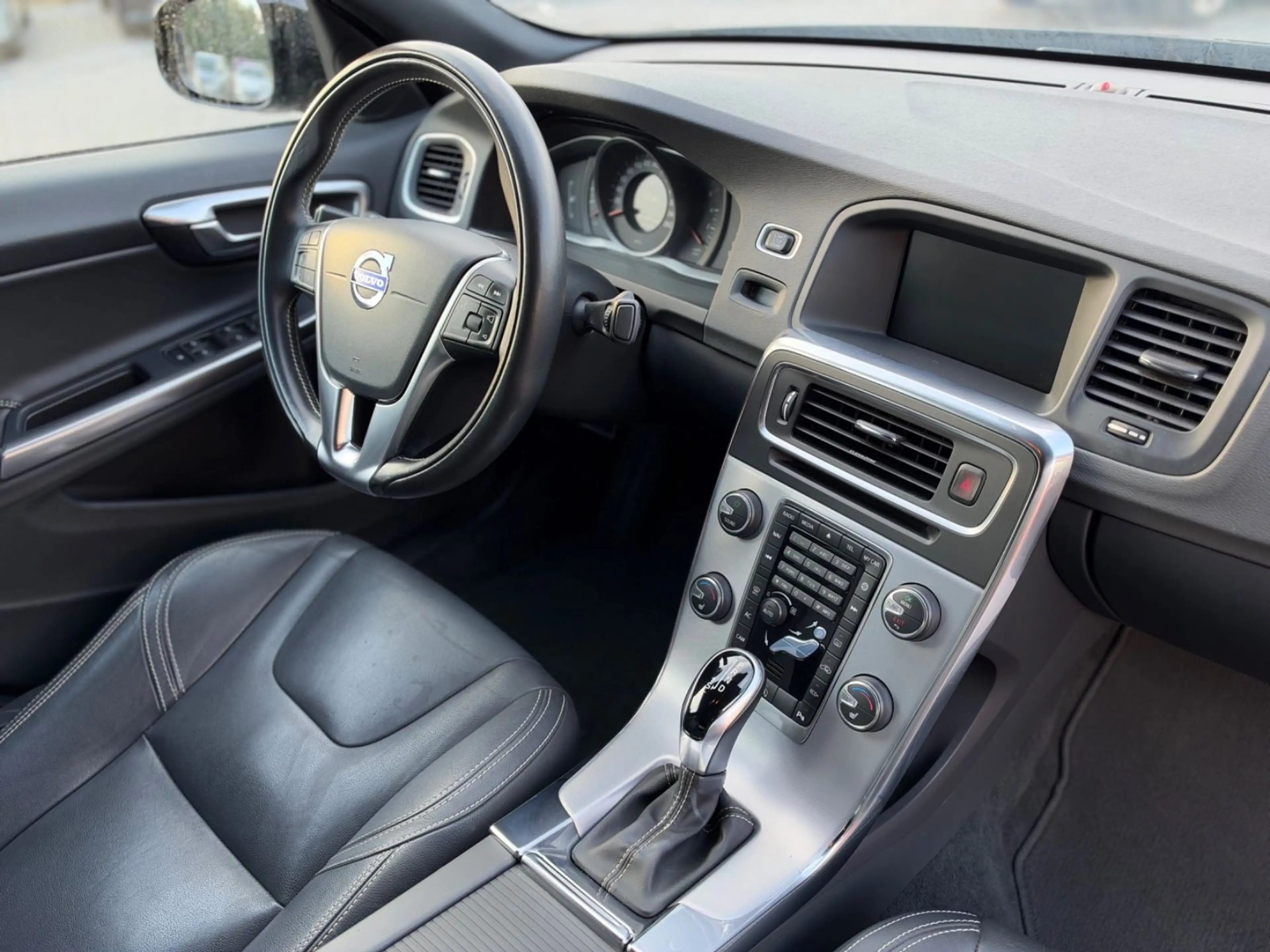 Volvo S60 Lim. Linje Svart *2.0L Automatik* — photo 11