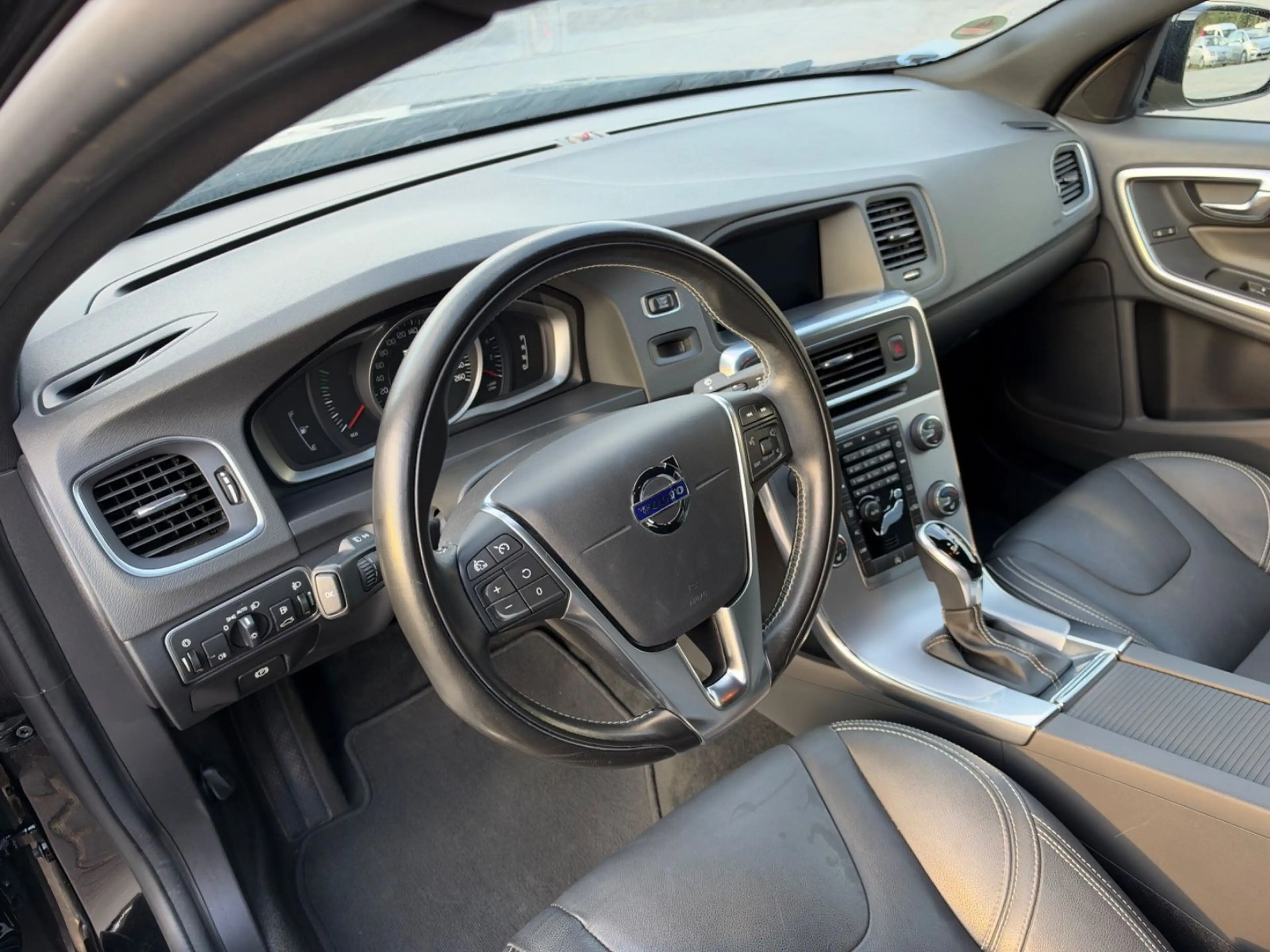 Volvo S60 Lim. Linje Svart *2.0L Automatik* — photo 7