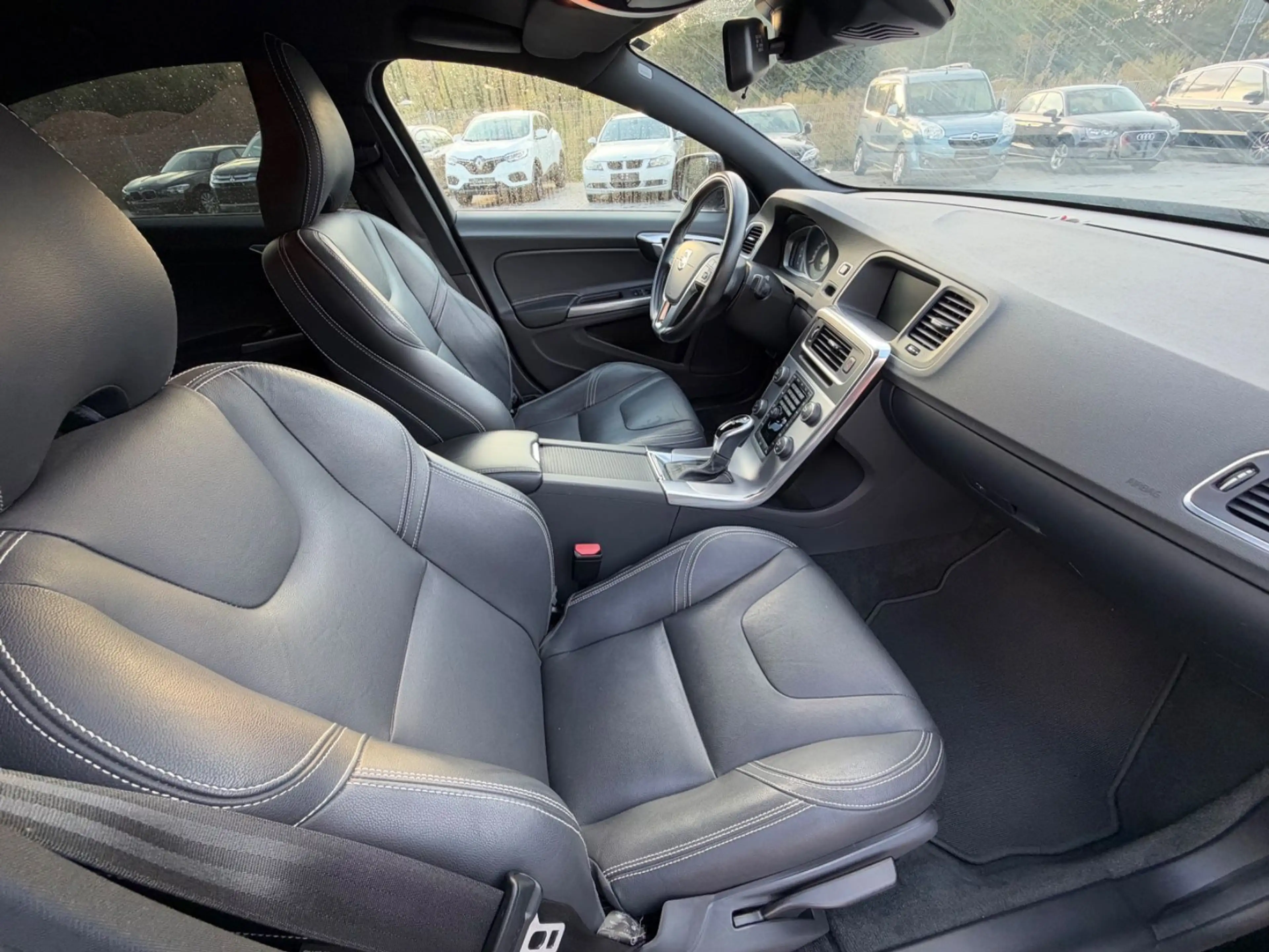Volvo S60 Lim. Linje Svart *2.0L Automatik* — photo 10