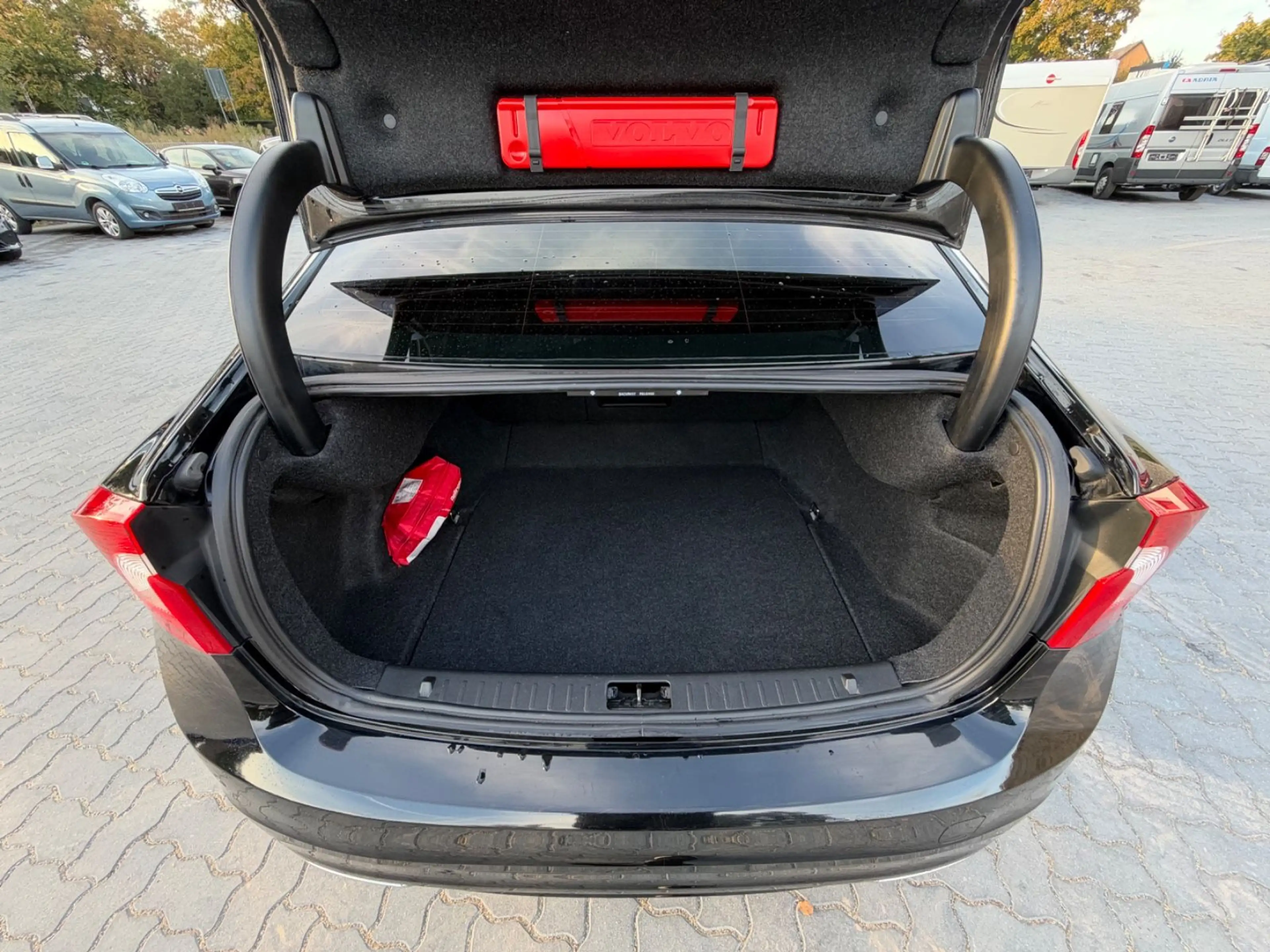 Volvo S60 Lim. Linje Svart *2.0L Automatik* — photo 15