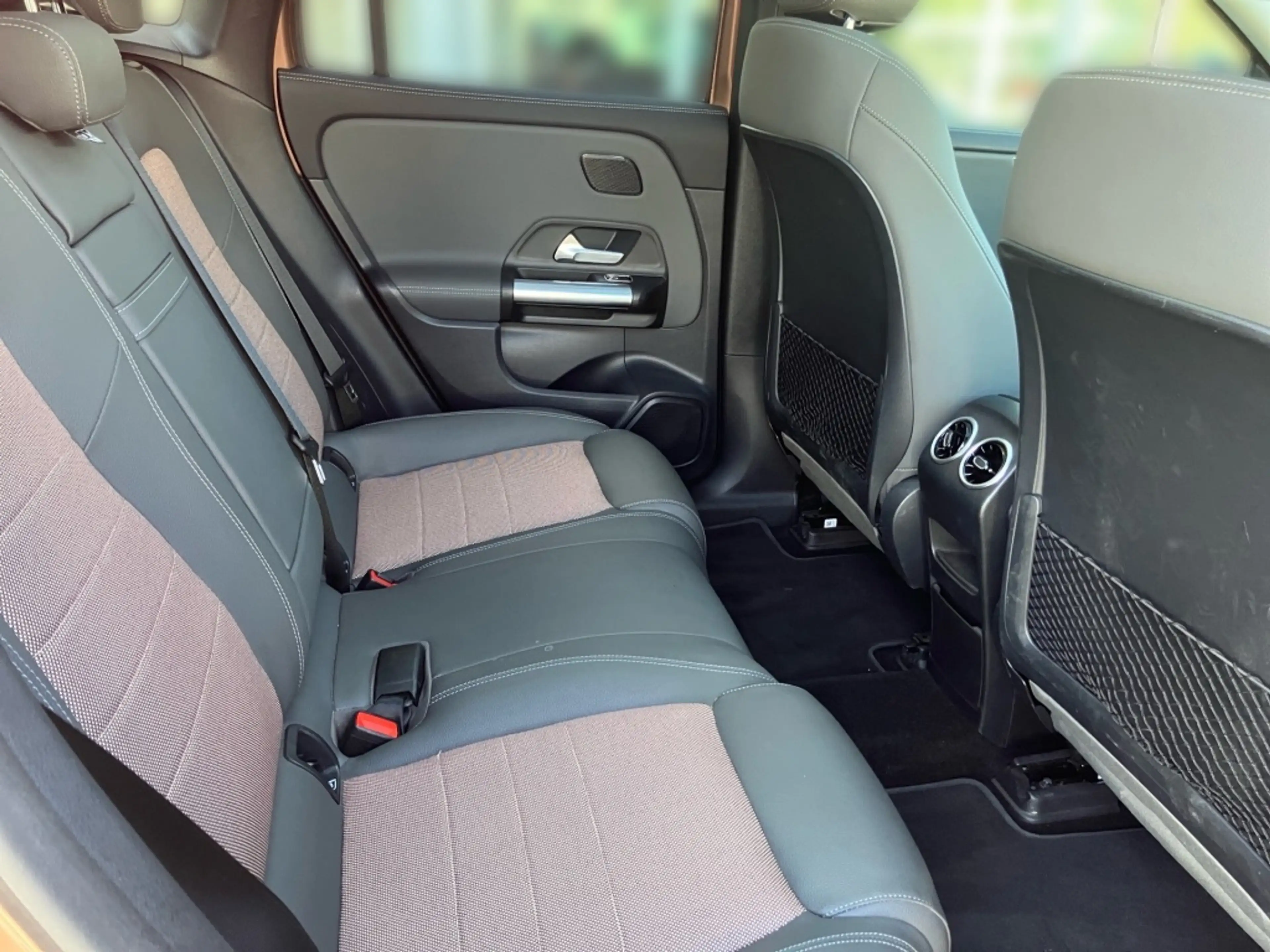 Mercedes-Benz EQA 350 4M Electric Art+Night+Pano+DISTR+KEYLESS — photo 9
