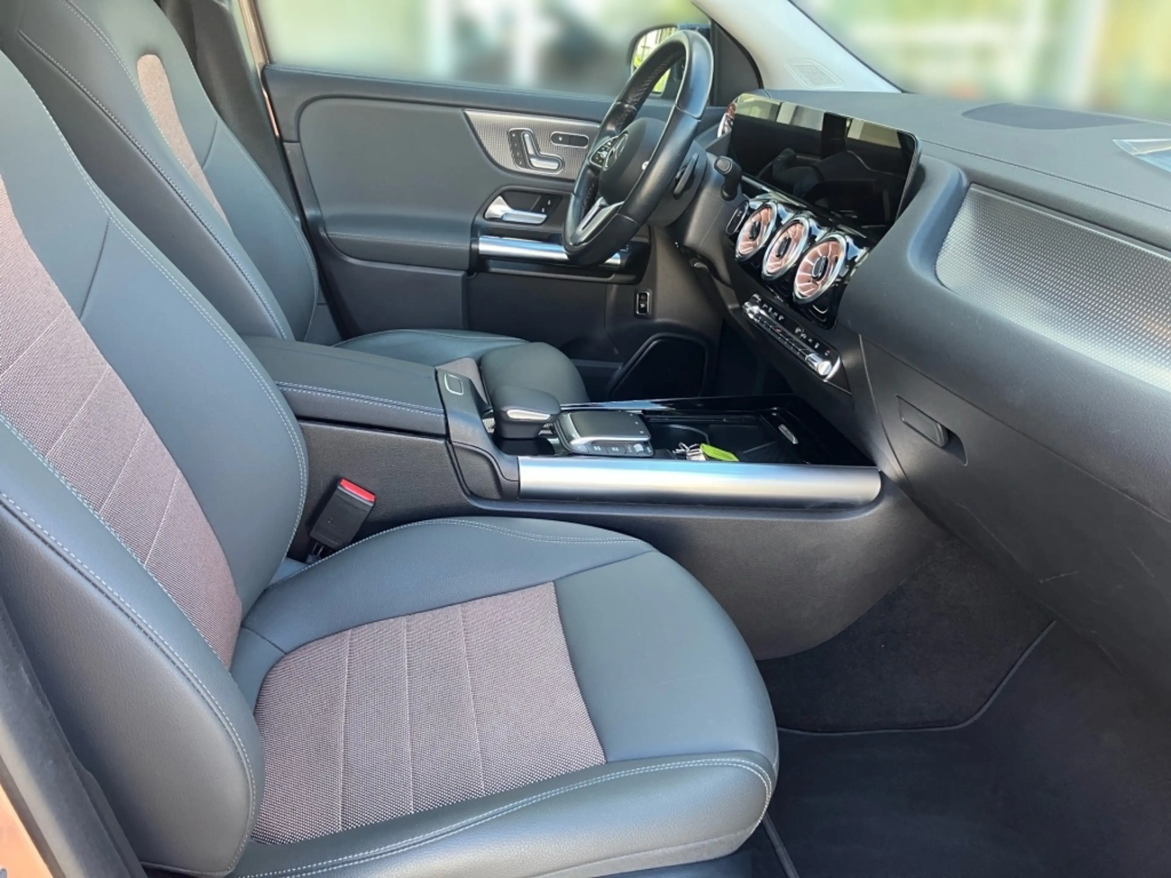 Mercedes-Benz EQA 350 4M Electric Art+Night+Pano+DISTR+KEYLESS — photo 10
