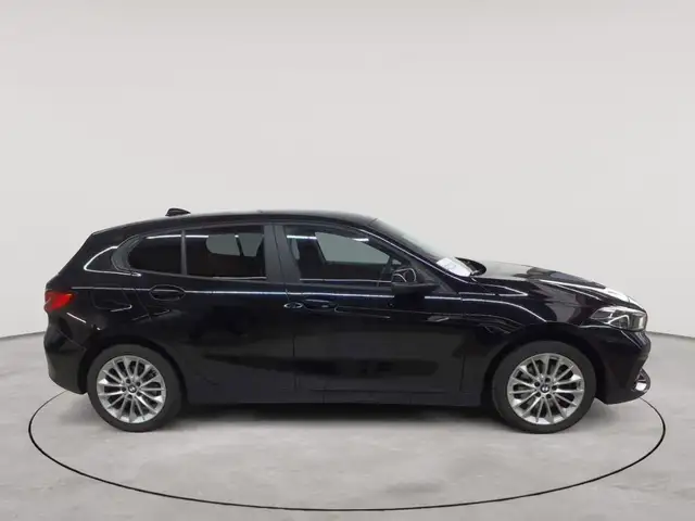BMW 1 Series view 3
