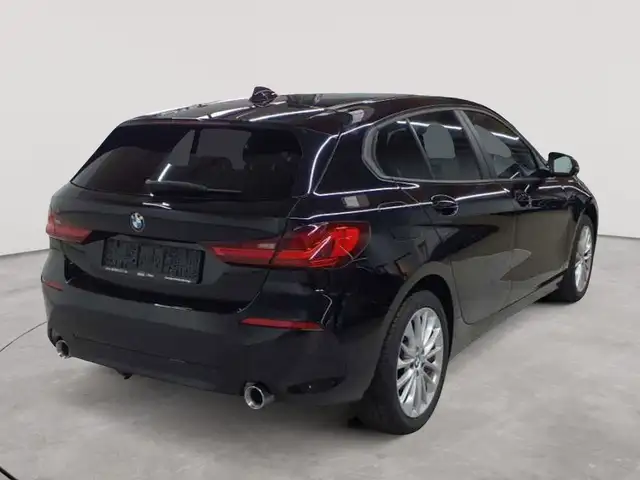 BMW 1 Series view 4